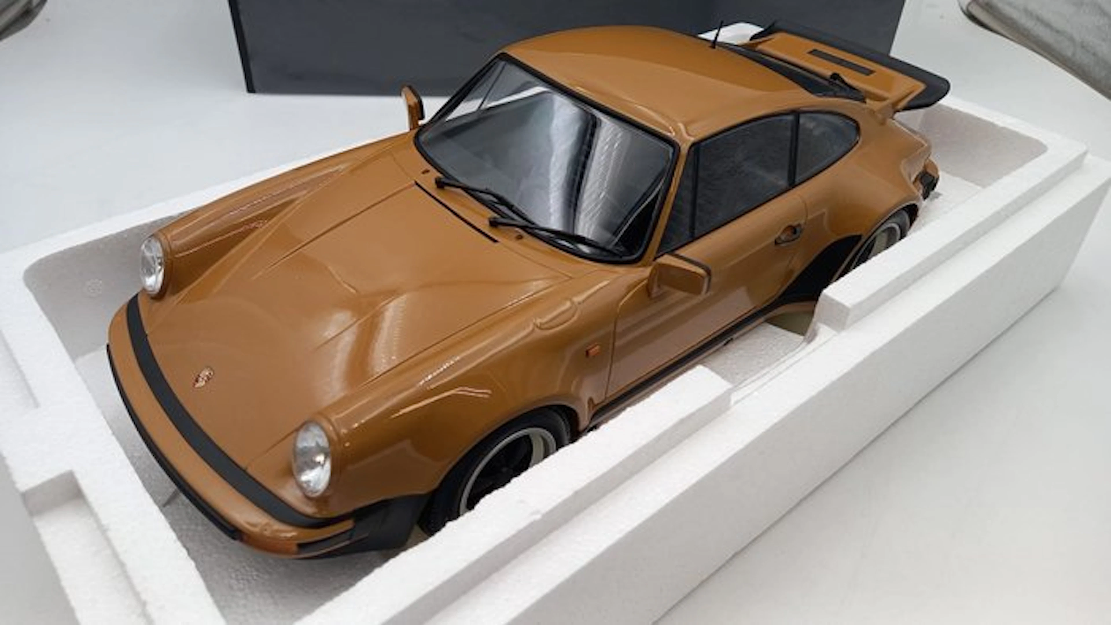 MiniChamps 1:12 - Model car - Porsche 911 Turbo 1977 - (cod.G3)