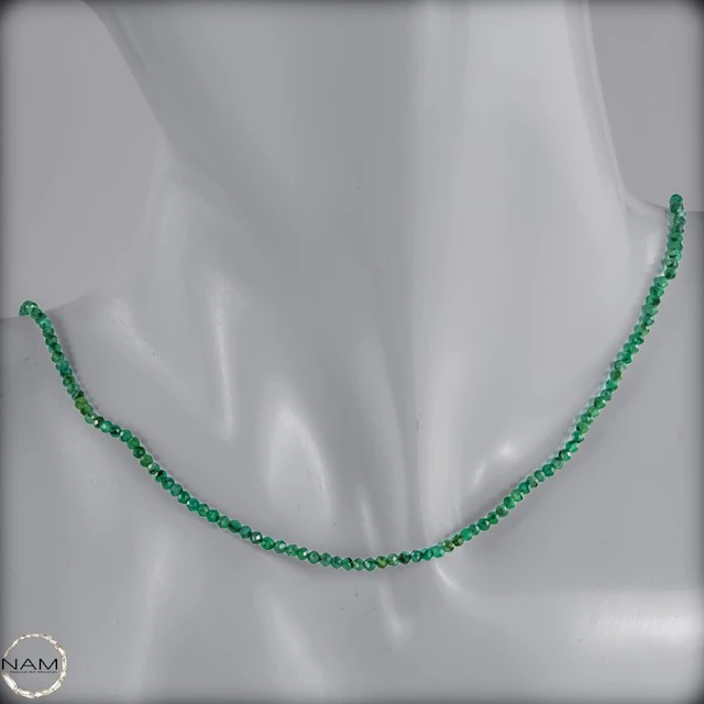 Emerald strand for binding – Fine faceted gemstones in...
