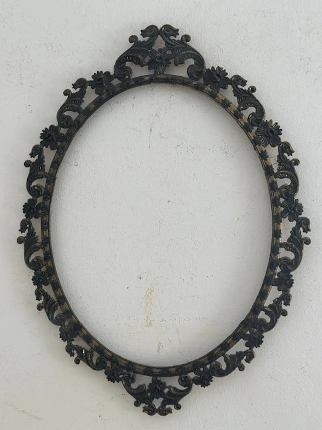 Frame - Alloy - Oval frame