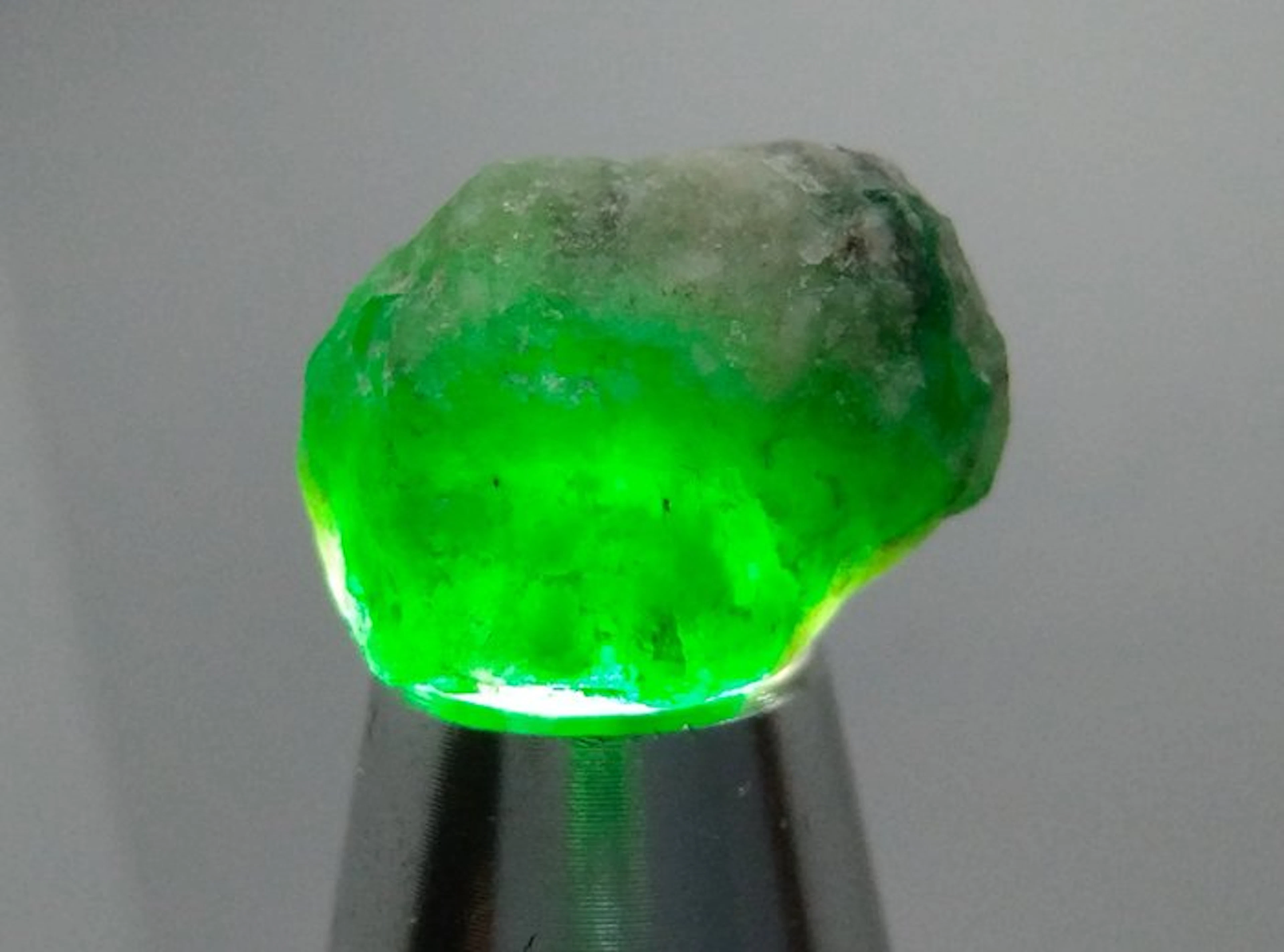 12 cts - Untreated Beautiful Emerald - Rough- 2.4 g