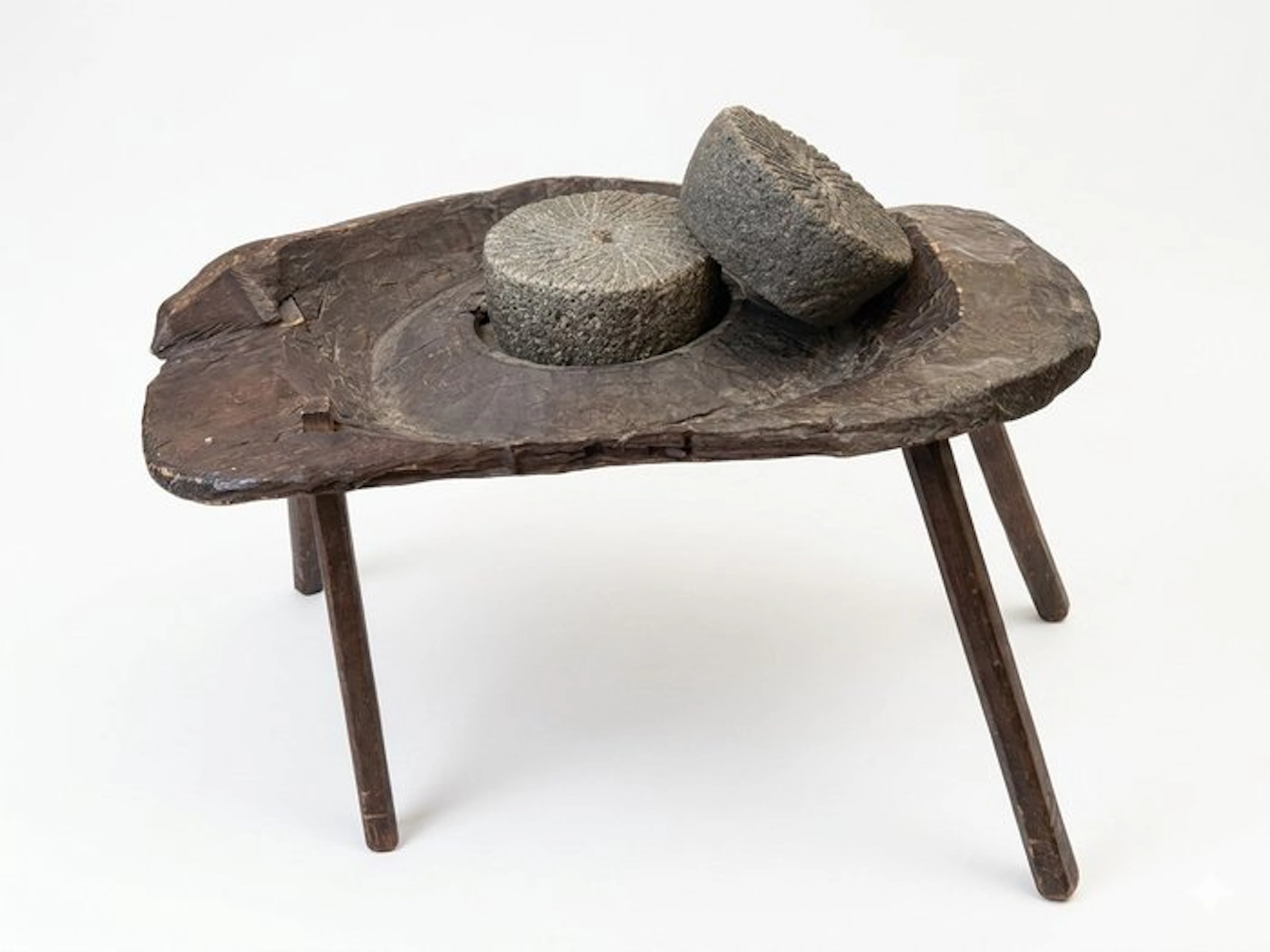 Antique Indonesian grinding stone mill table (120 cm)...