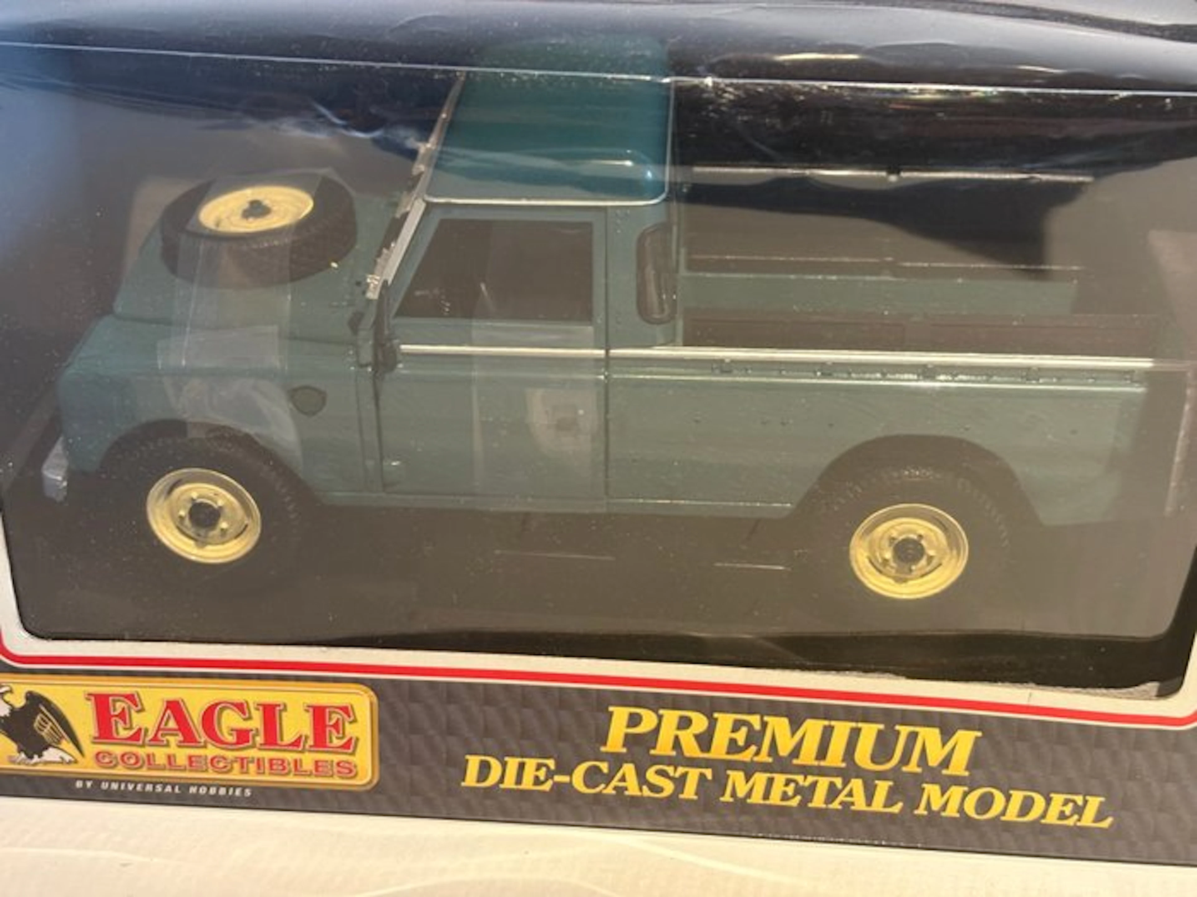 Eagle Collectibles 1:18 - Model car - Land Rover Series III 109 Pick Up