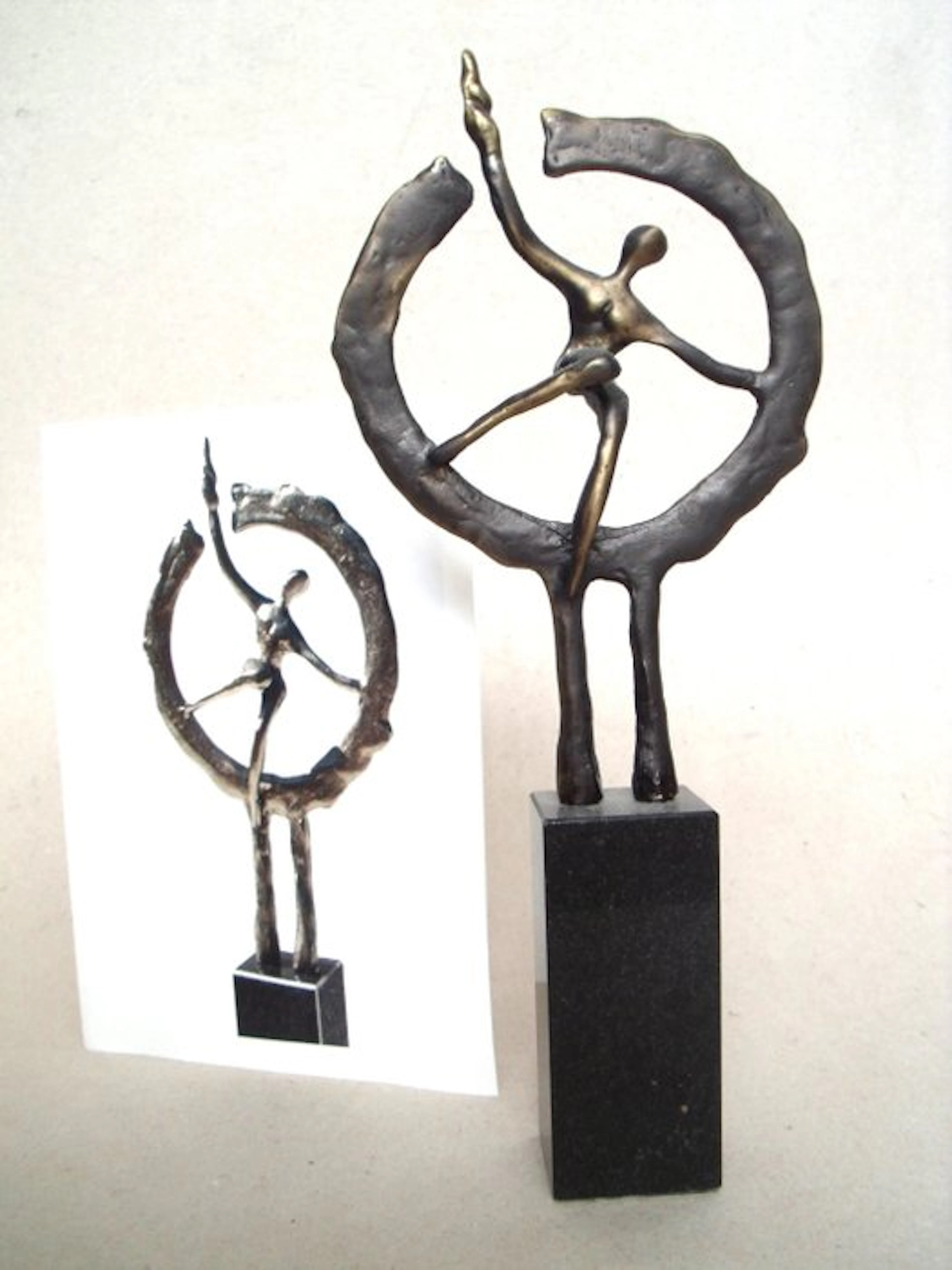 Artihove - Hans Kuyper (1955) - Figure - Op weg naar het...