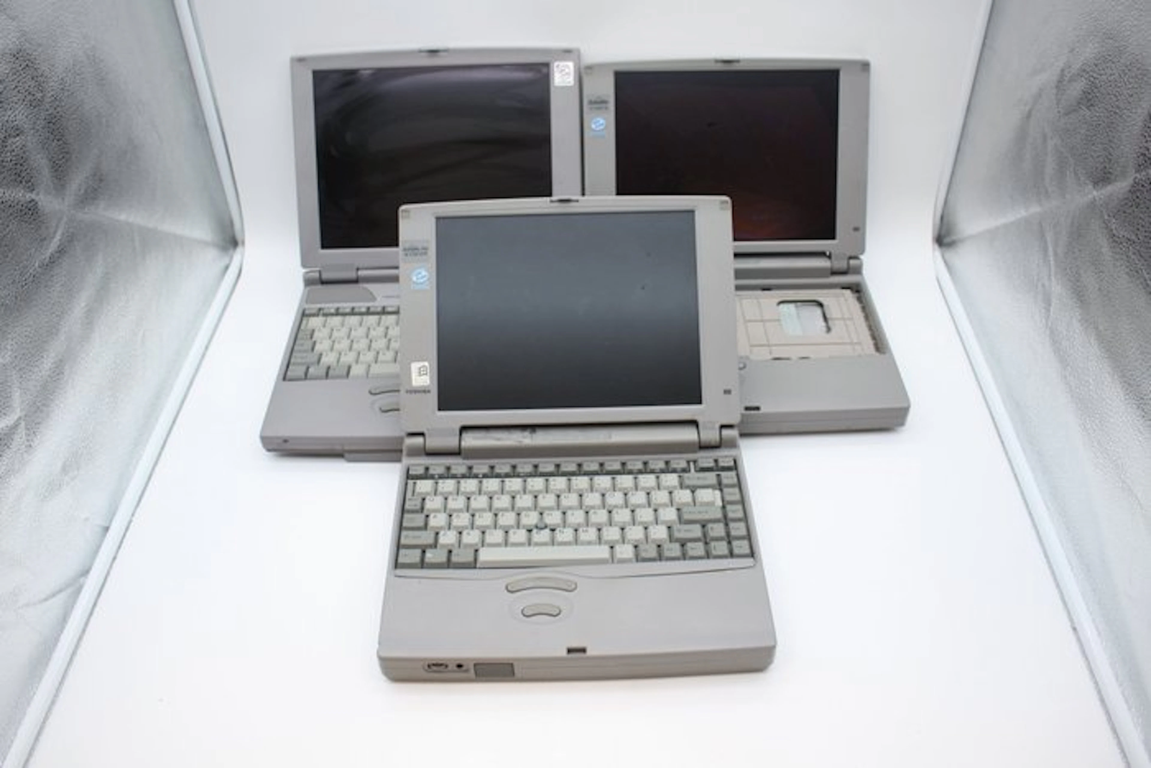 Lot of 3 Antique Toshiba 90's laptops: Satellite Pro...