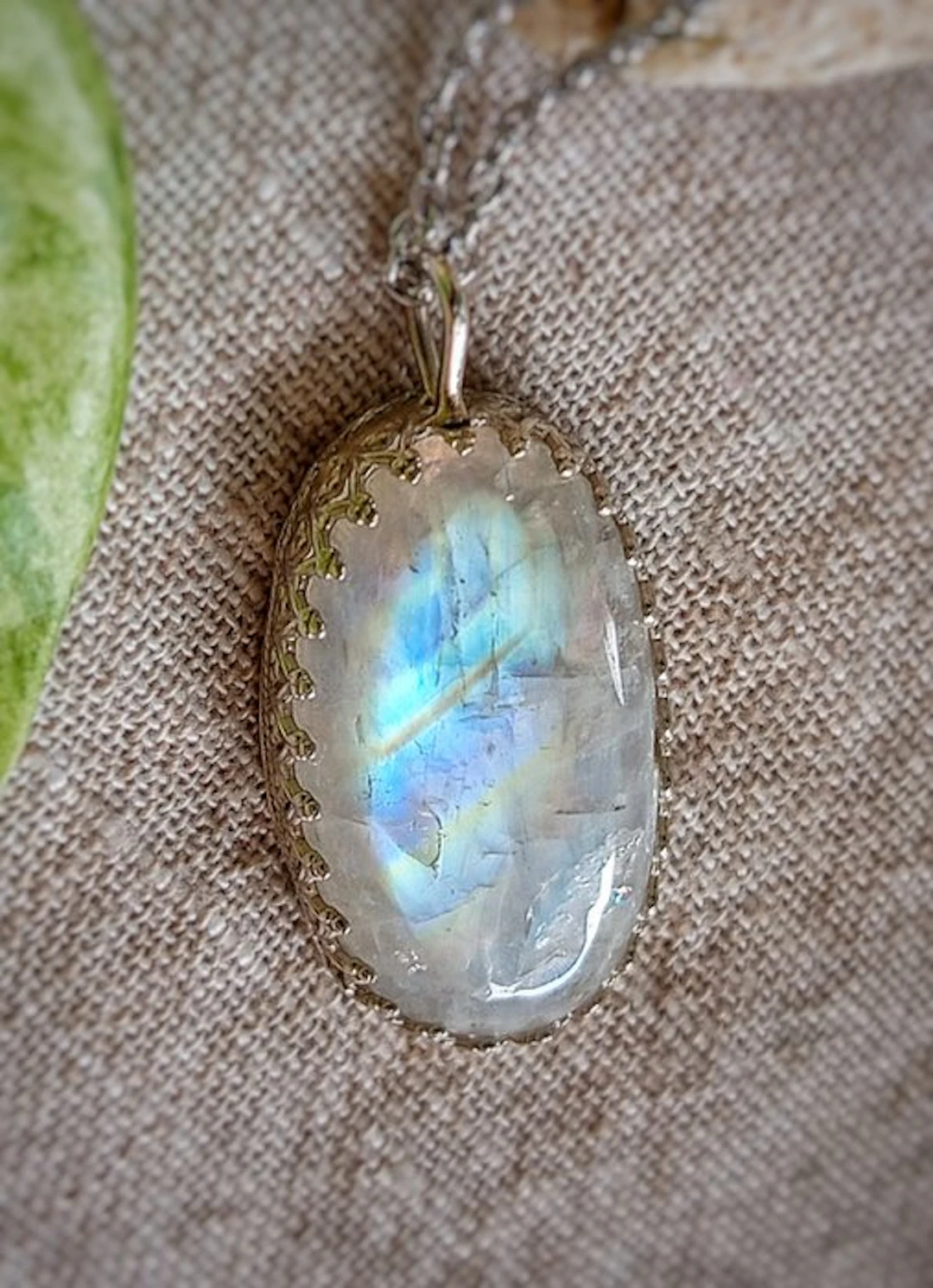 Handcrafted jewel 'Violet' in 925 silver with white labradorite
