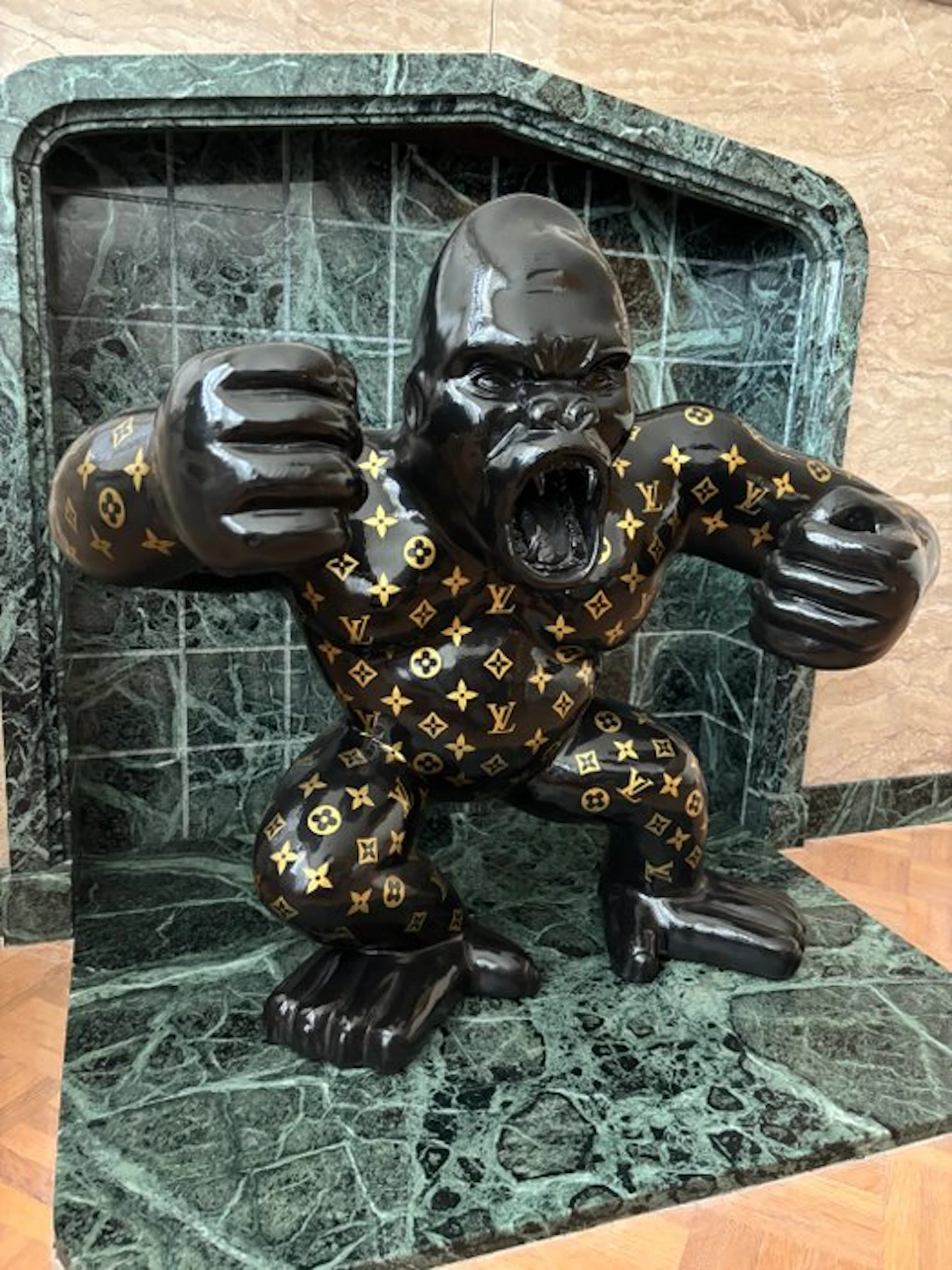 Angela Gomes (1987) - LV Gorilla