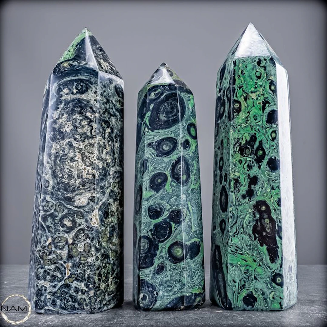 Kambaba Jasper Obelisk Set – 3 impressive natural stone...