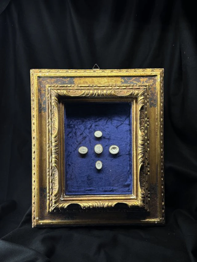 Display frame - sulfur
