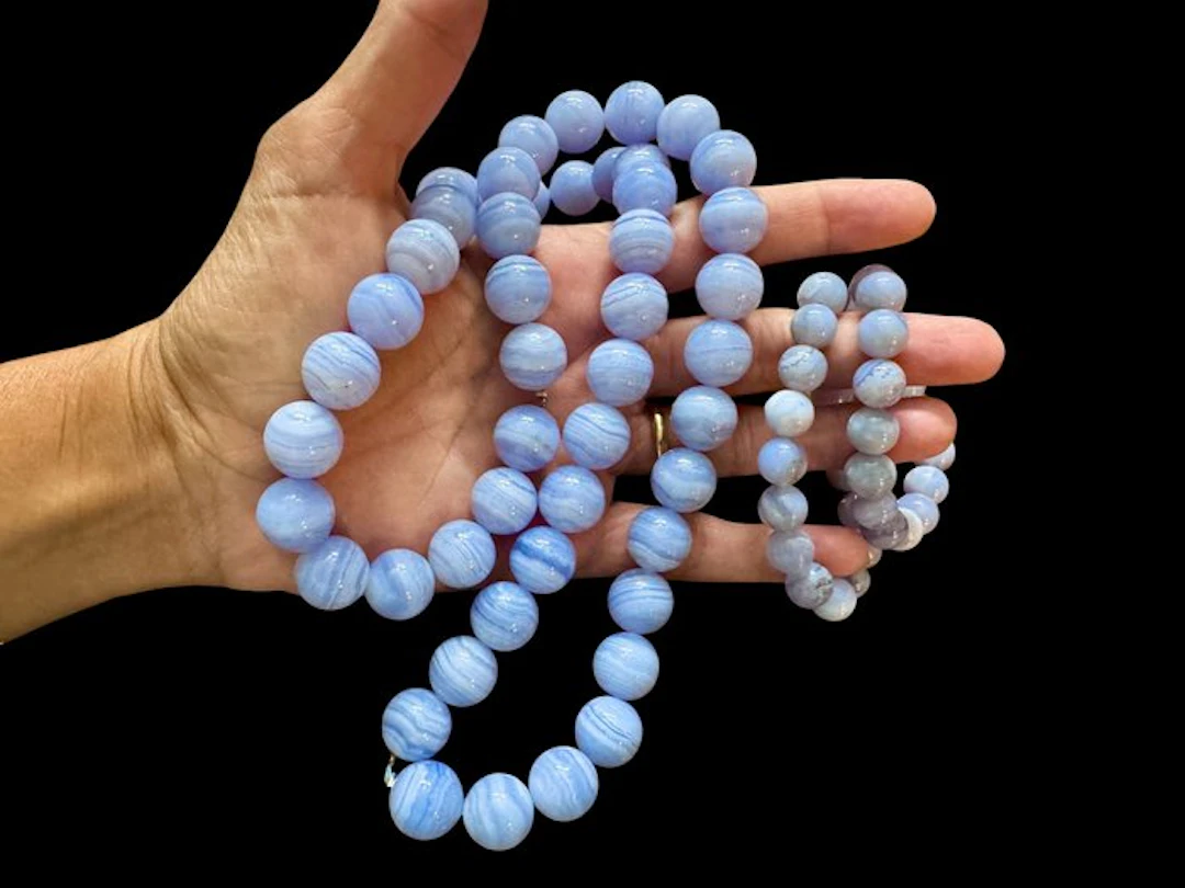 Chalcedony Jewellery - Height: 14 mm - Width: 14 mm- 250.8 g - (3)