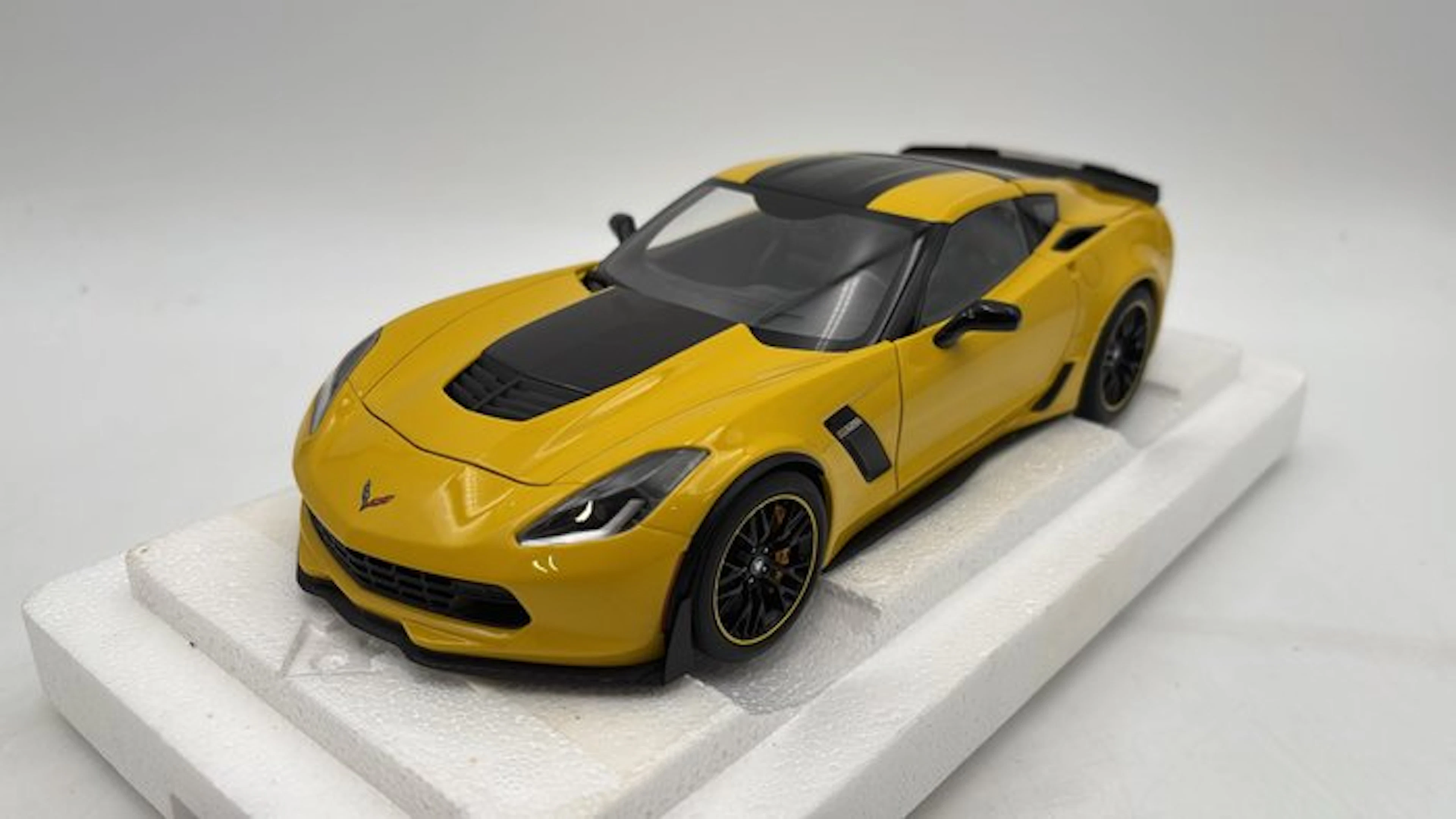 Autoart 1:18 - Model car - Chevrolet Corvette C7 Z06 C7R Edition - (cod.G9)