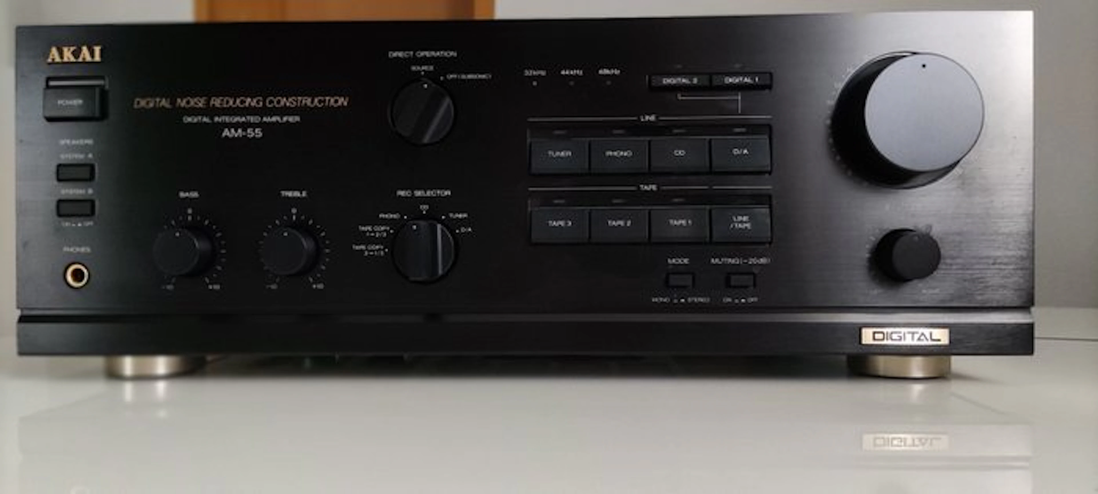 Akai - AM-55 Digital-to-Analog Solid state integrated amplifier