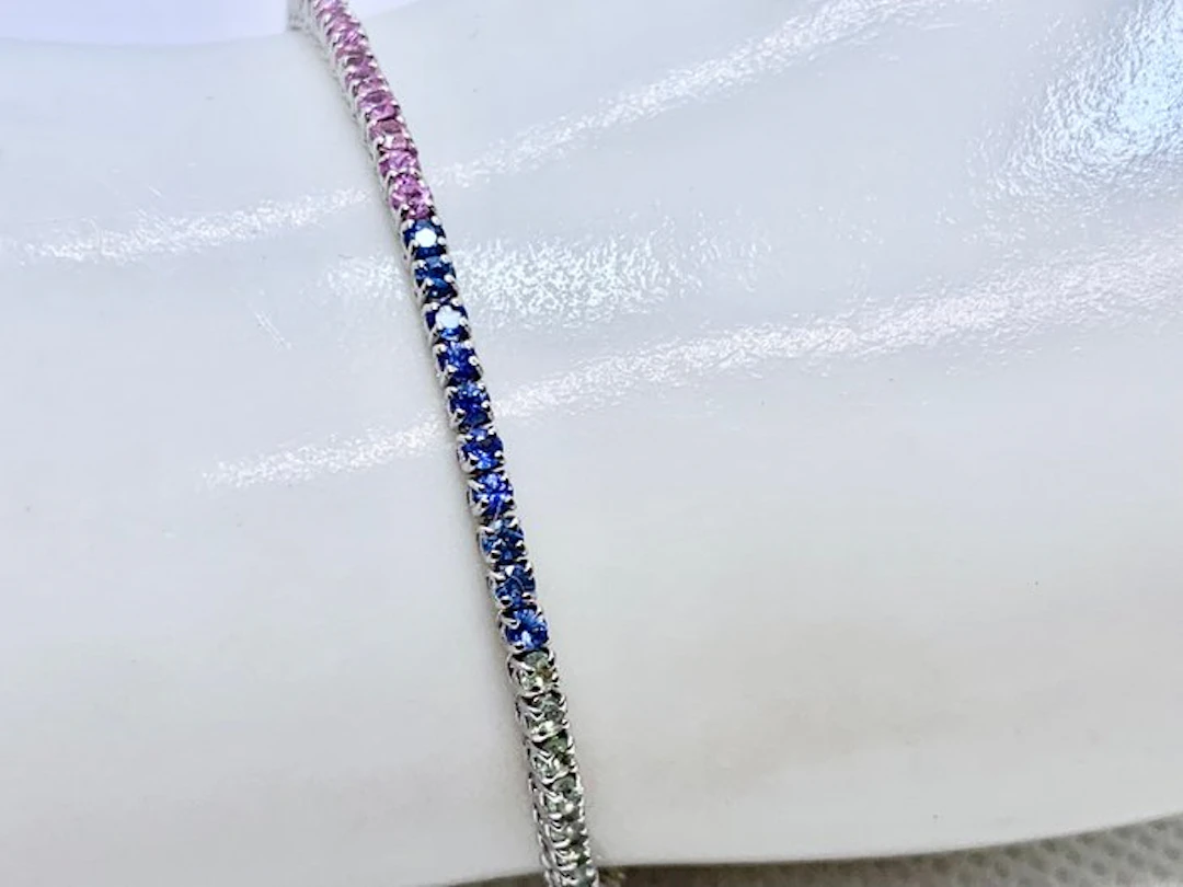 Tennis bracelet - 18 kt. White gold - 3.00ct. tw. Sapphire - Rainbow colors