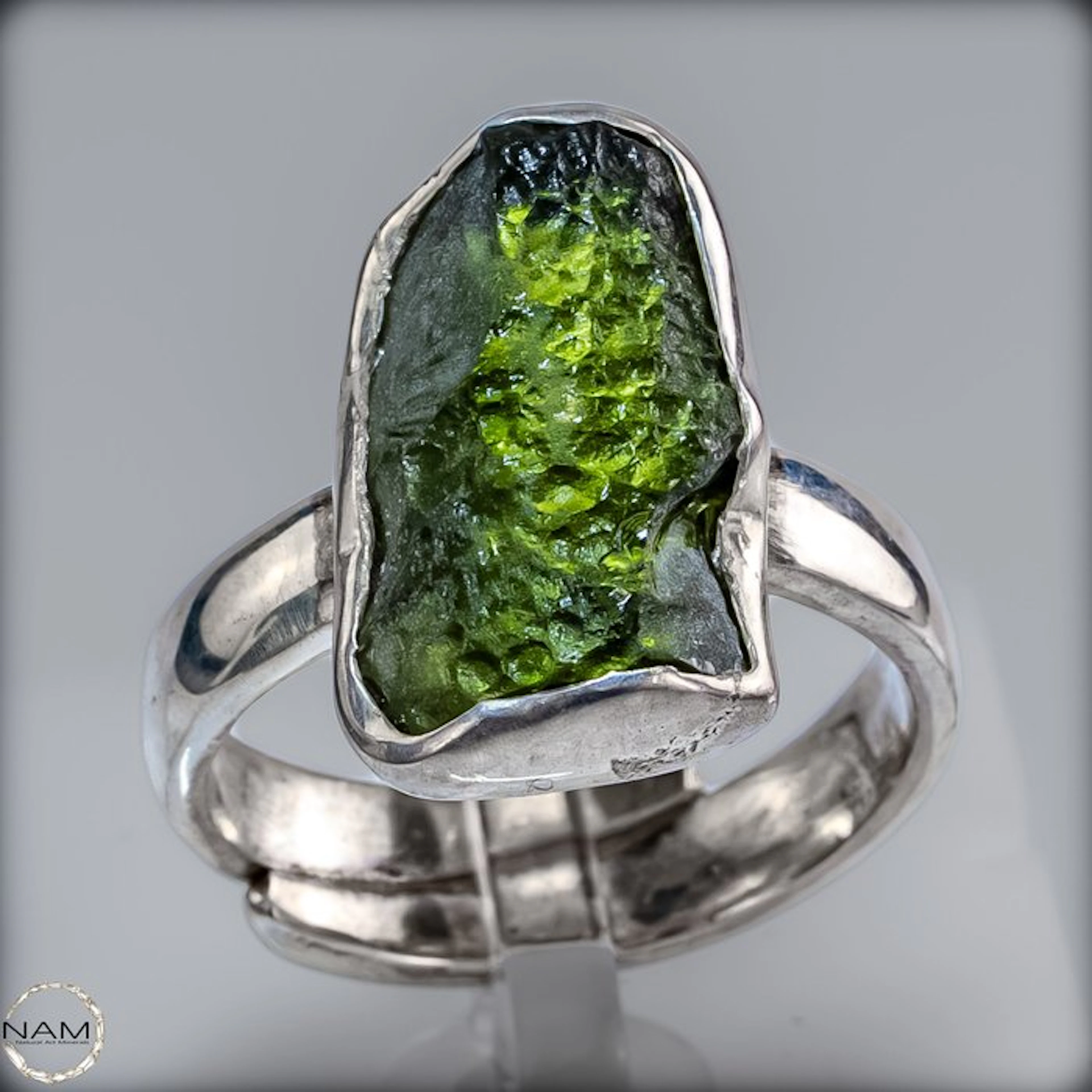 Stunning Moldavite ring in 925 silver – A piece of cosmic...