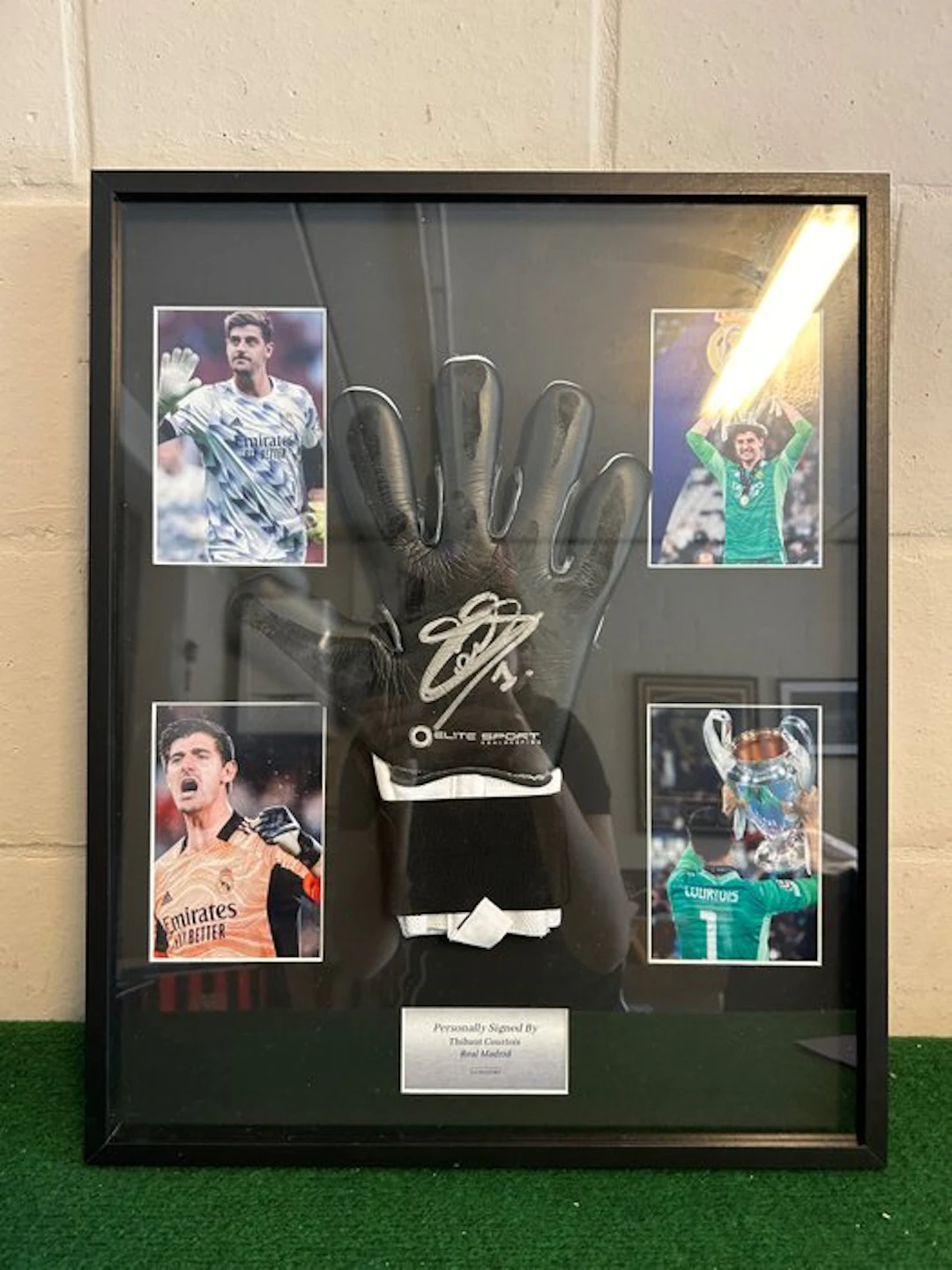 Real Madrid - Spanish Football League - Thibaut Courtois - Goal keeper gloves