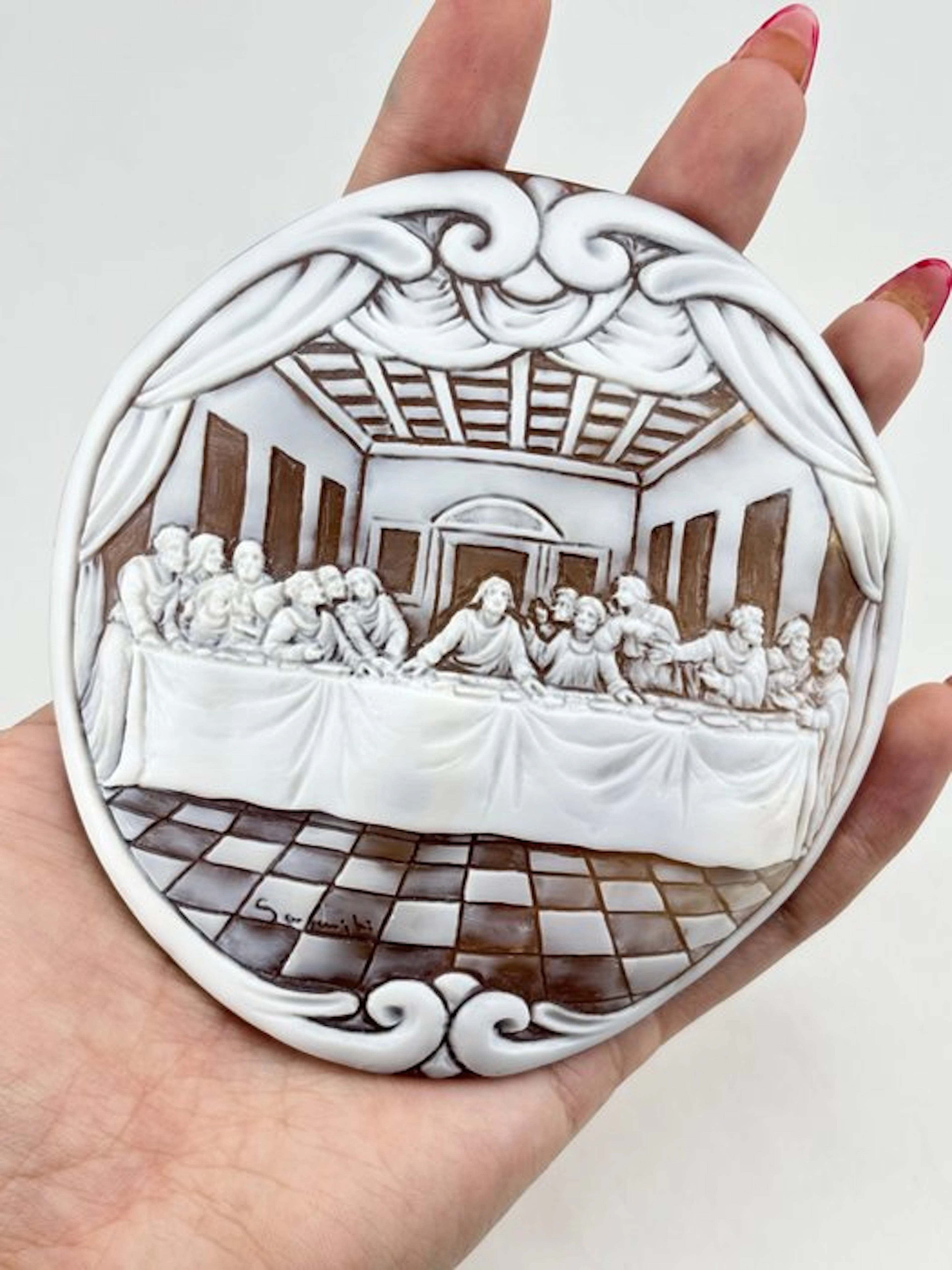 Cassis madagascariensis - Cameo - Hand-carved cameo