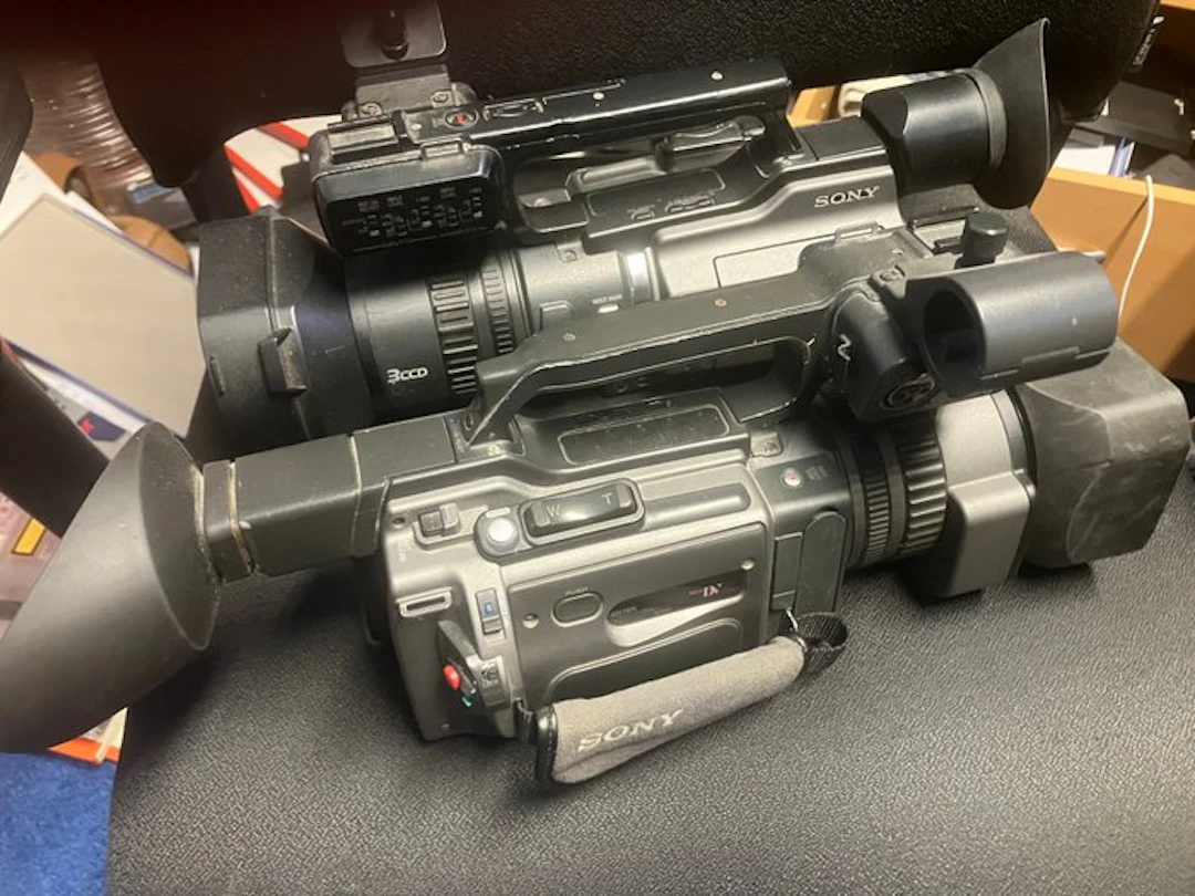 Sony DSR-PD170P; DSR-PD150P ,both defective ,for parts or...
