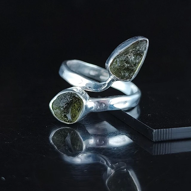 Moldavite Jewellery - Height: 26 mm - Width: 15 mm - 3.3 g