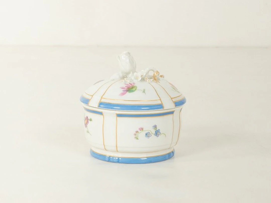 Royal Porcelain Factory Berlin (KPM Berlin) - Sugar pot...