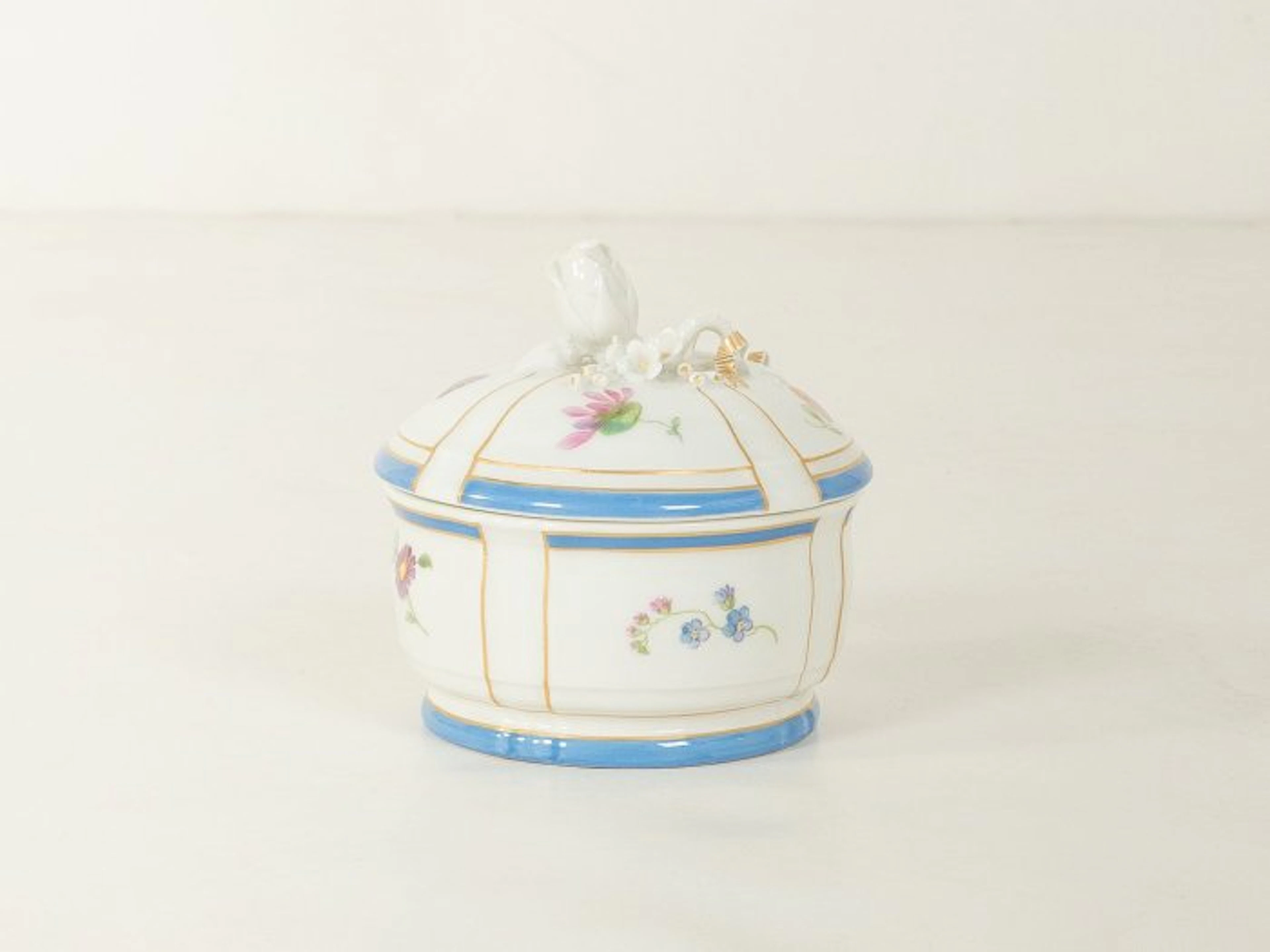 Royal Porcelain Factory Berlin (KPM Berlin) - Sugar pot...