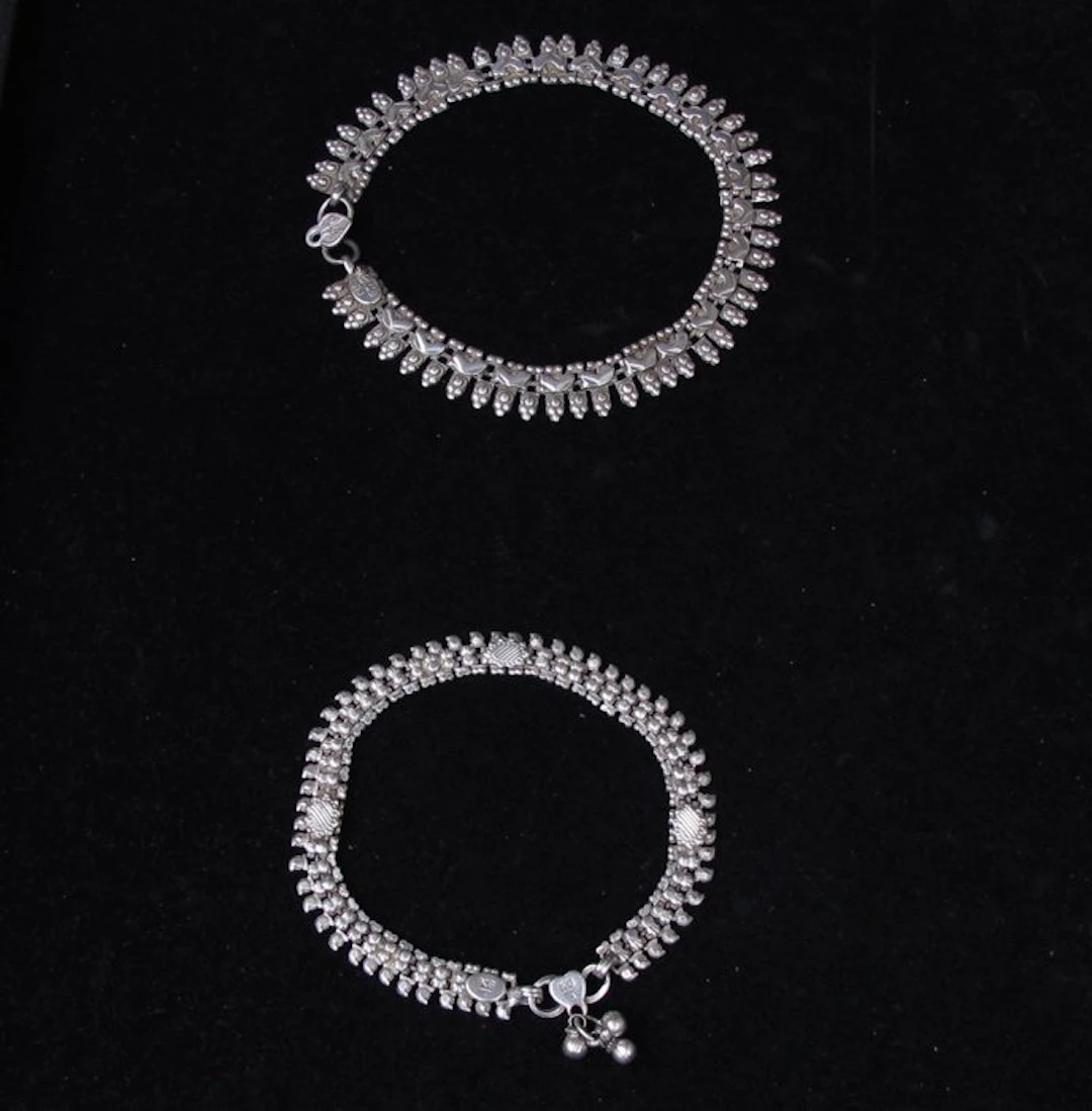 Two antique ankle chains from Rajasthan. - Silver - India - Late 19th century