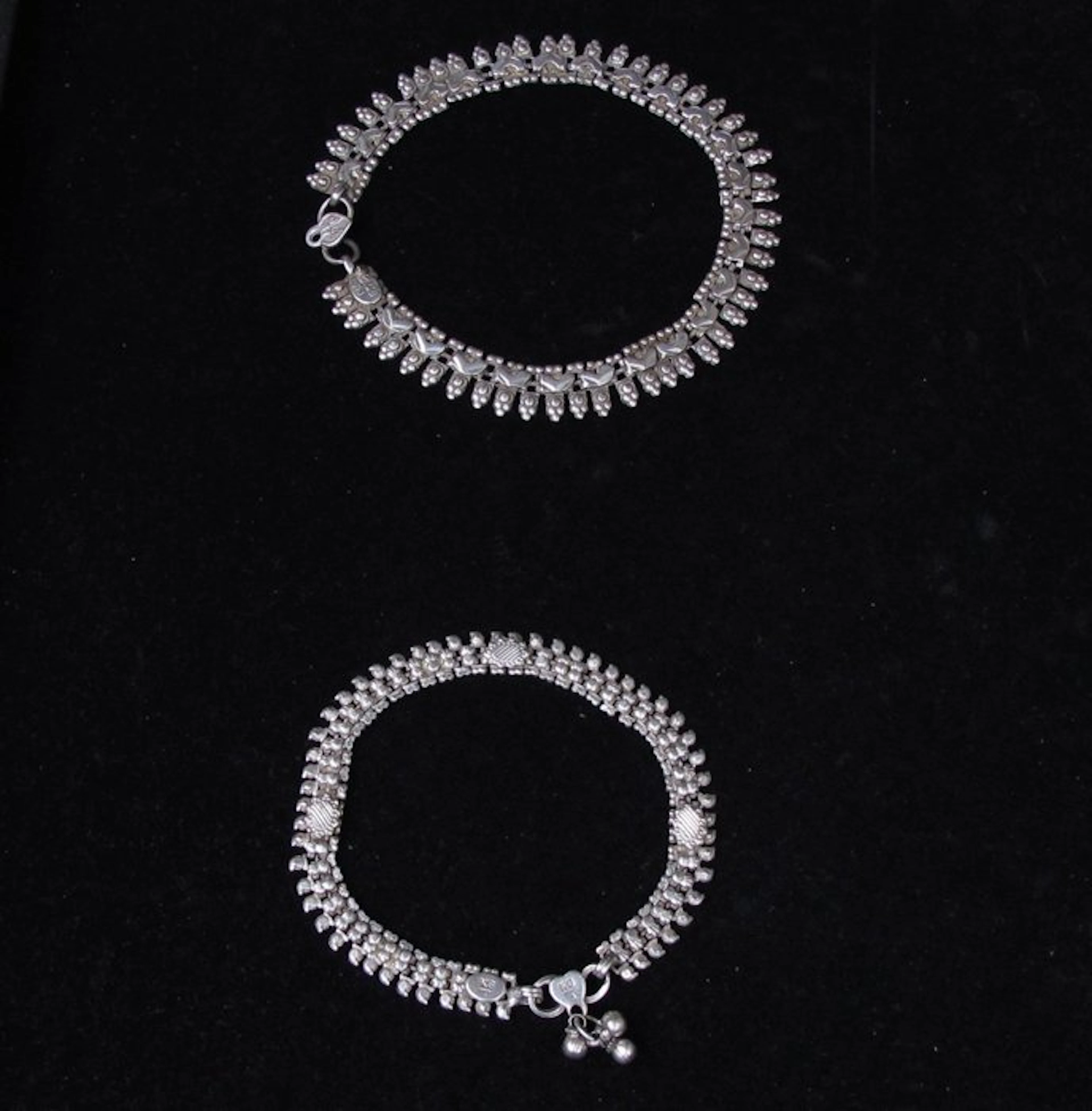 Two antique ankle chains from Rajasthan. - Silver - India - Late 19th century