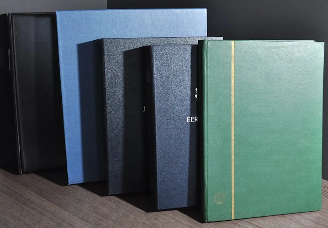 Netherlands - Collection with a DAVO album, stock book, and year sets.