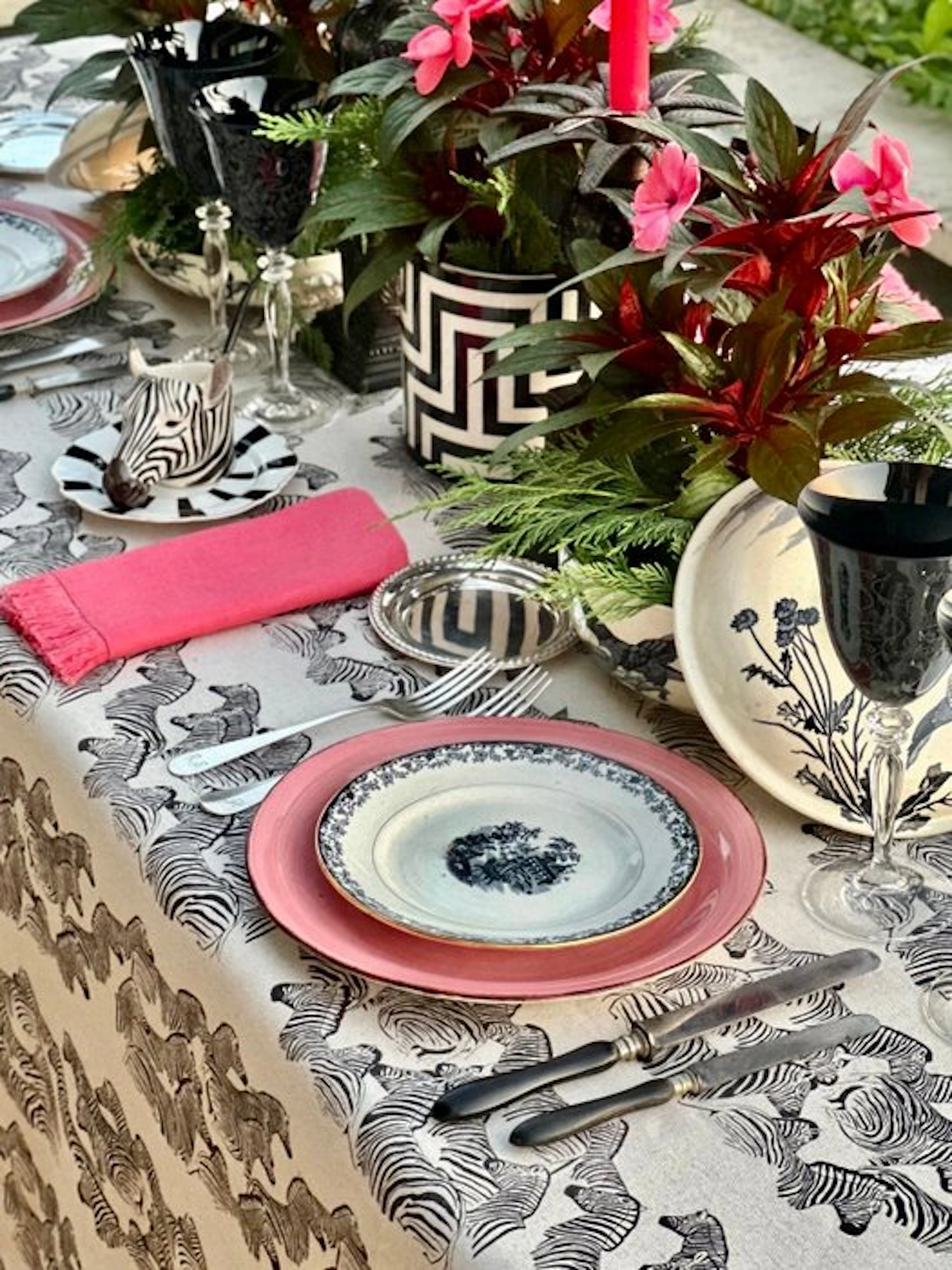 Exclusive zebra-printed tablecloth on the sheet for large tables