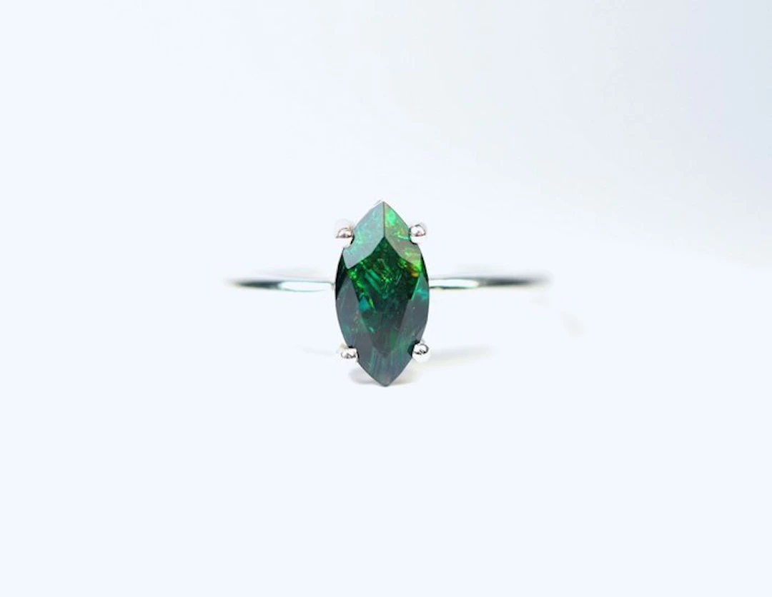 Black Chalama Opal Ring / new- 1.68 g - (1)