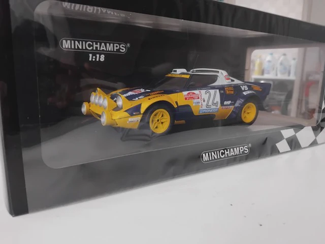 Minichamps - Lancia - Stratos 1:18 Limited Edition 300 pcs - 1980