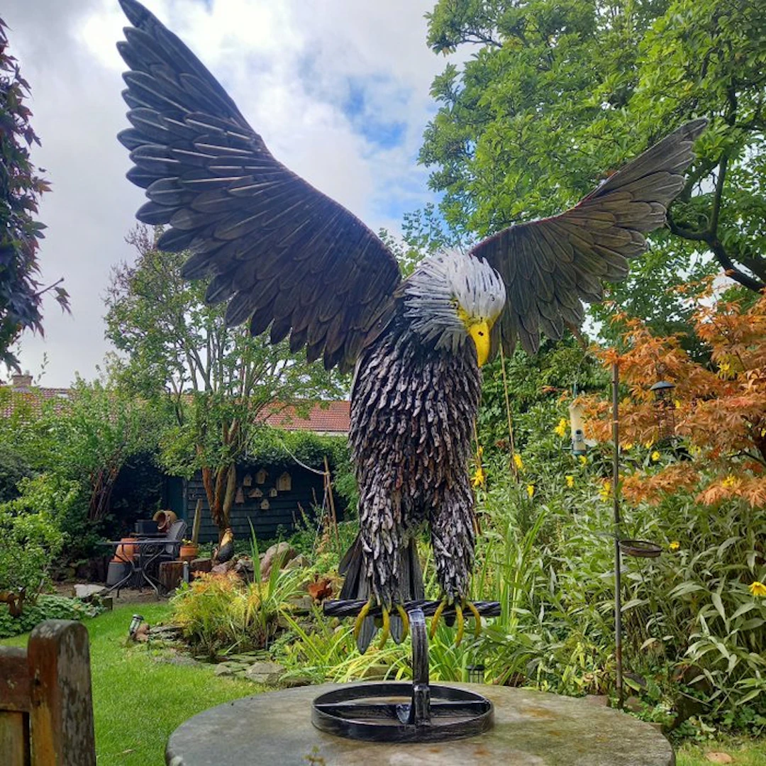 Sculpture, "Flying Bald Eagle" - 93 cm - Metal