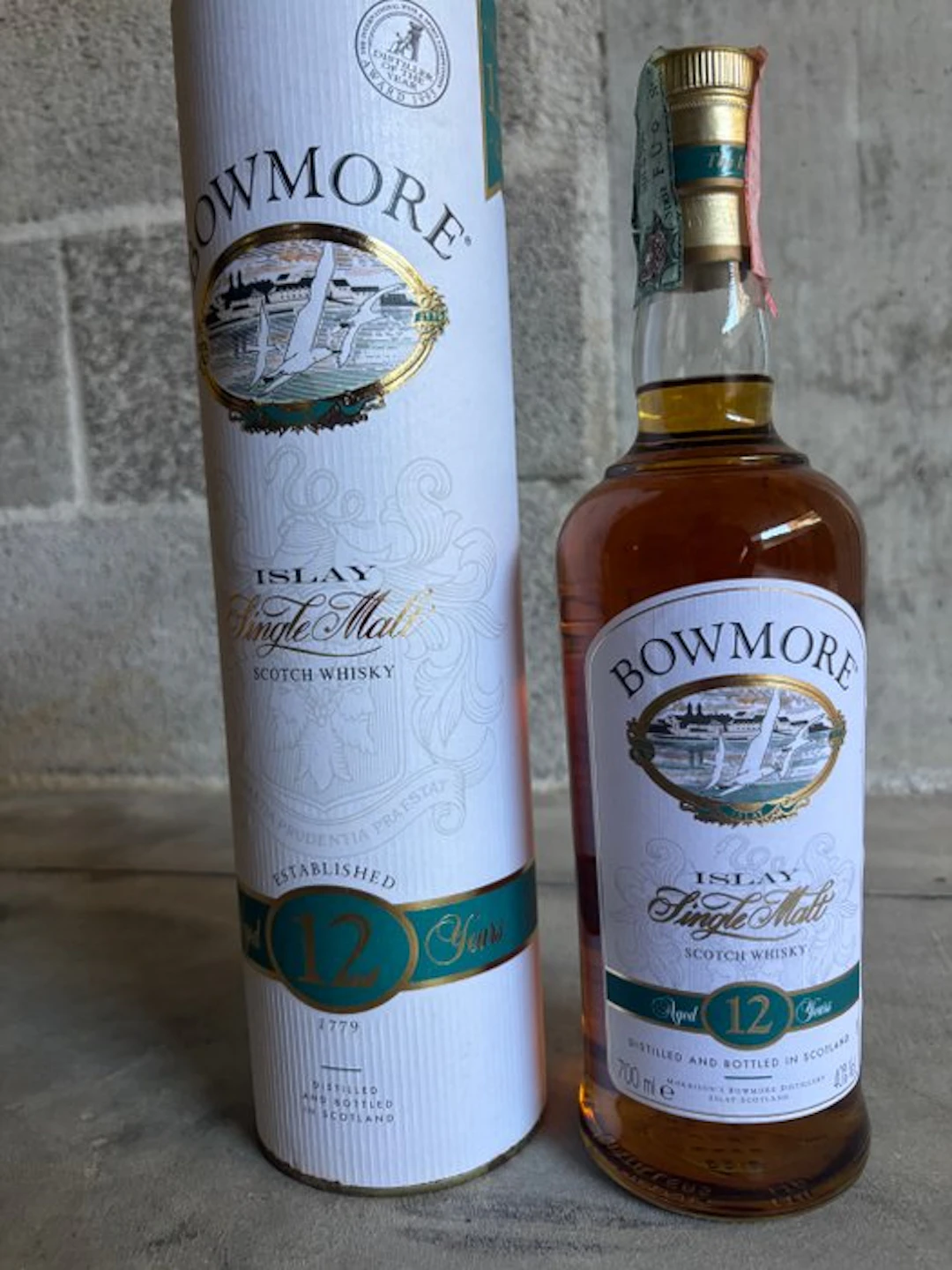 Bowmore 12 years old - b. late 1990s early 2000s - 70cl