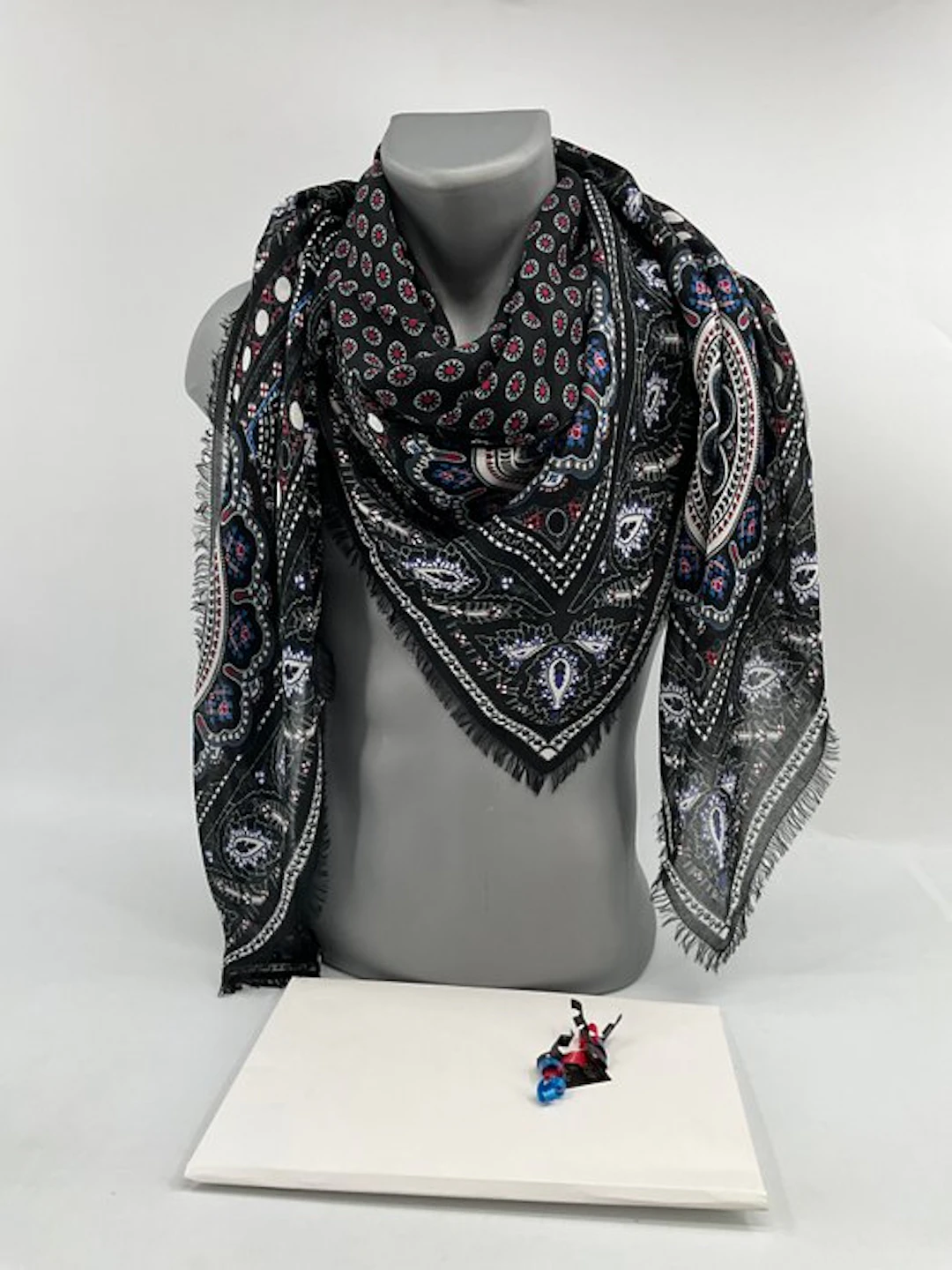 Saint Laurent - 135/135 cm sans étiquette - Stole (Shawl)