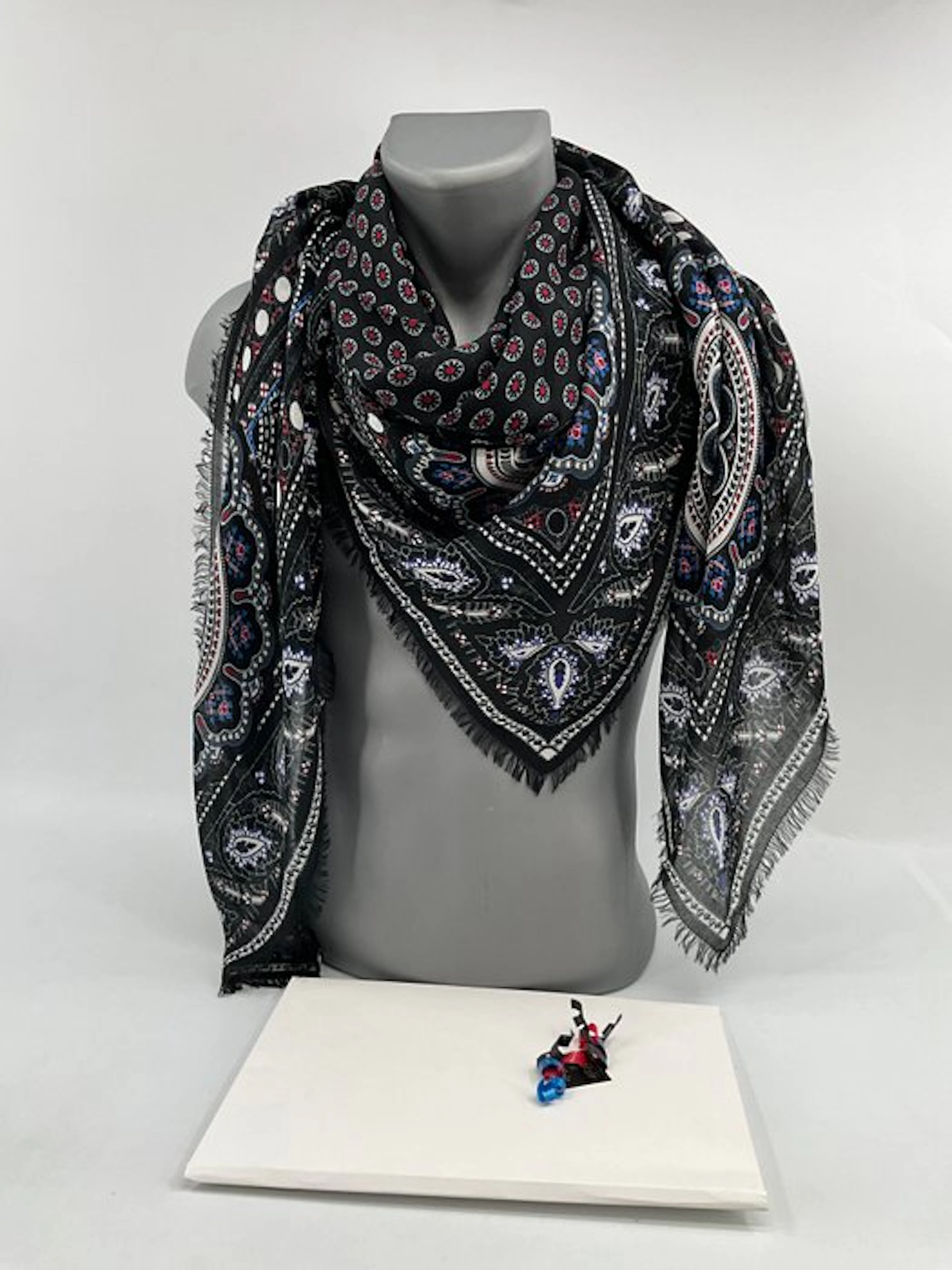 Saint Laurent - 135/135 cm sans étiquette - Stole (Shawl)