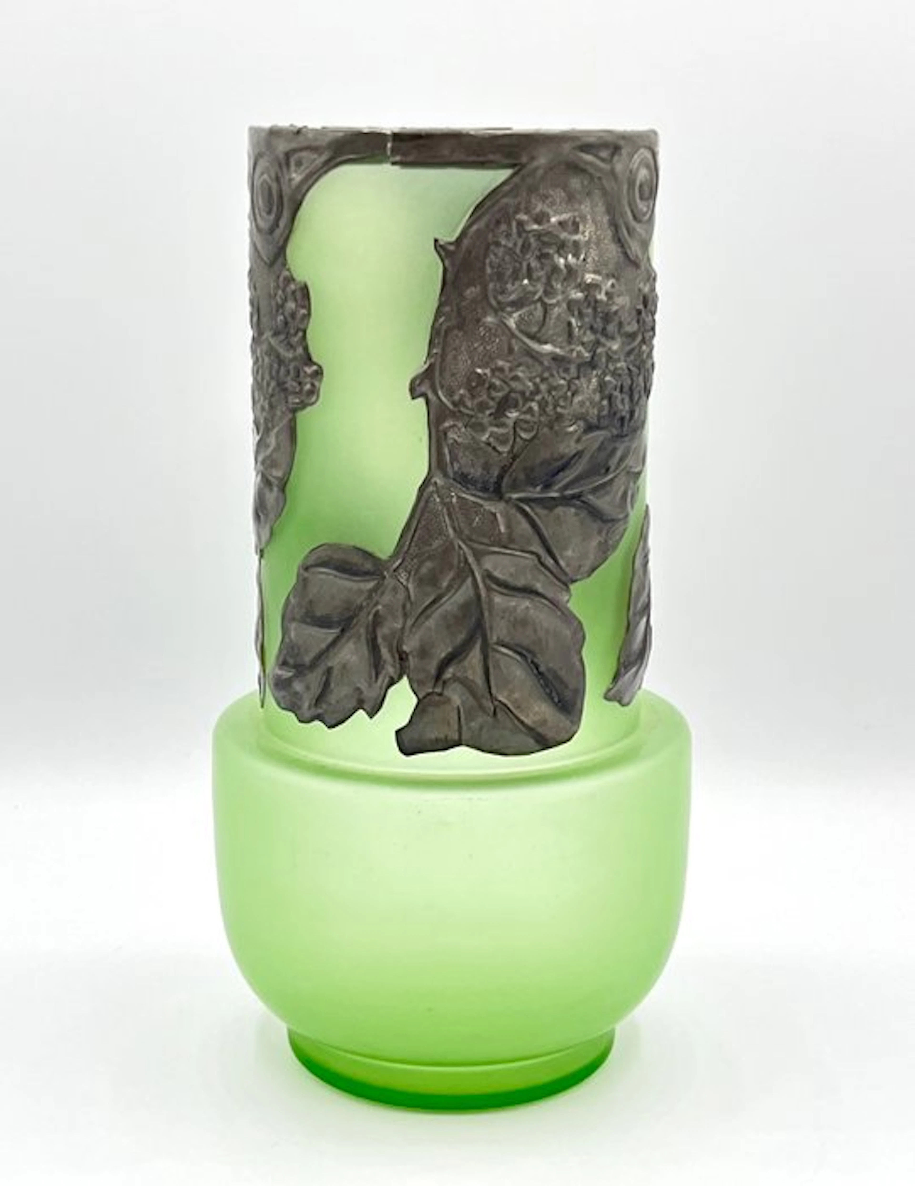 Attribué à Kralik - Vase - Rare Art Nouveau vase in satin...
