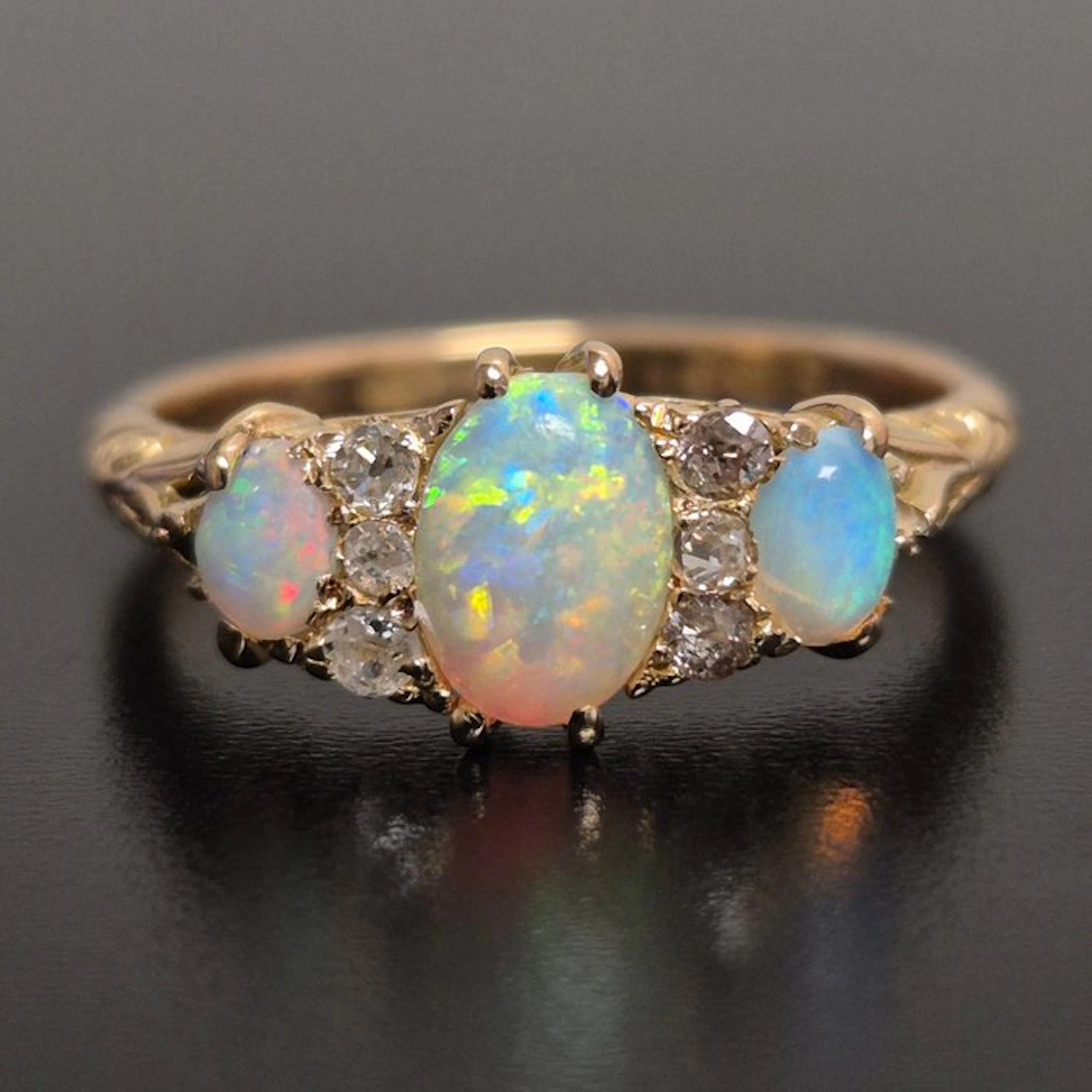 No reserve price - Ring - 18 kt. Yellow gold - 0.96ct. tw. Opal - Diamond