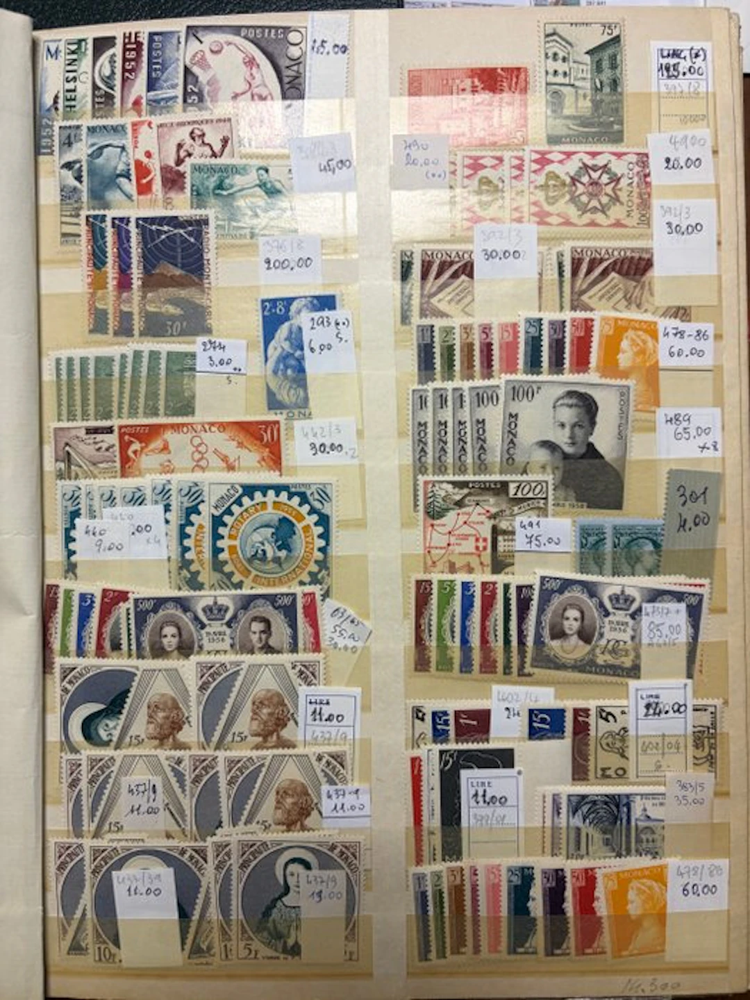 Monaco - Beautiful collection of hundreds of new Monaco stamps