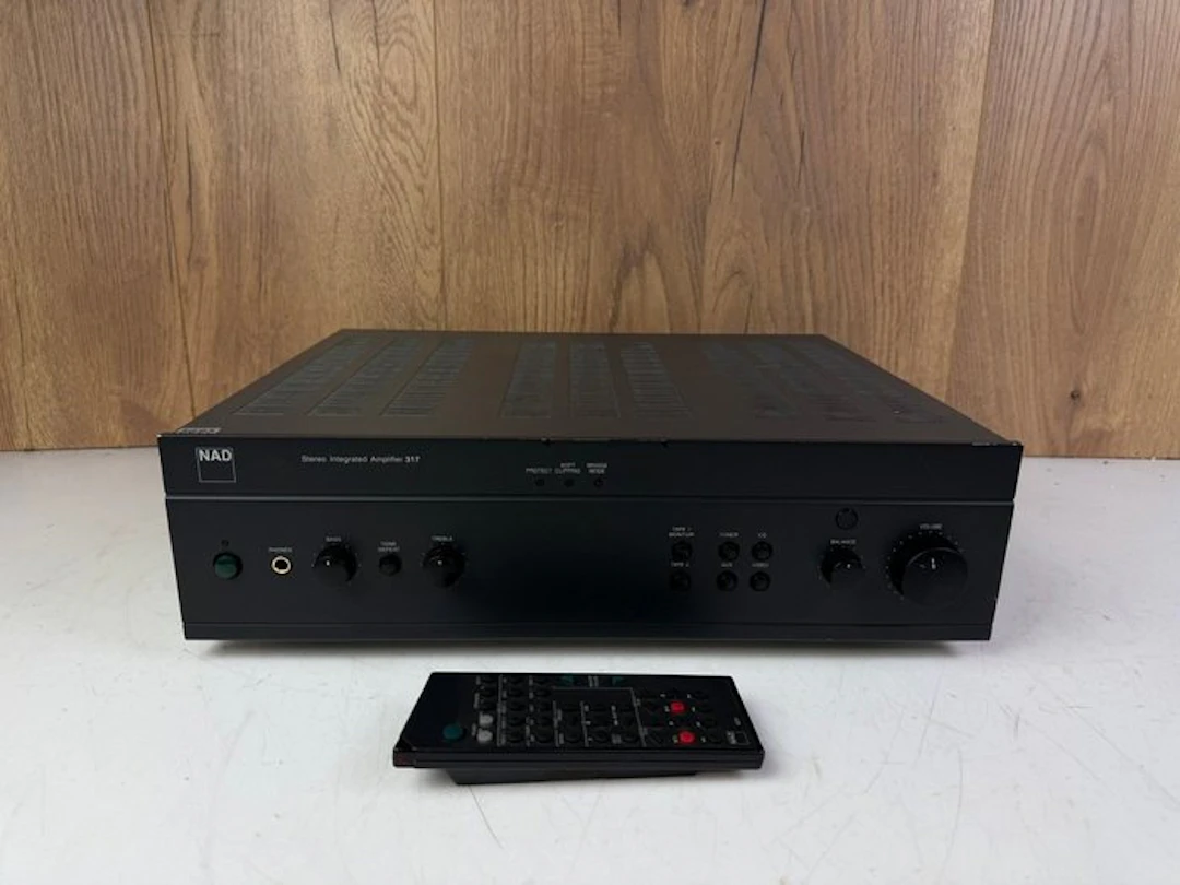NAD - 317 Solid state amplifier