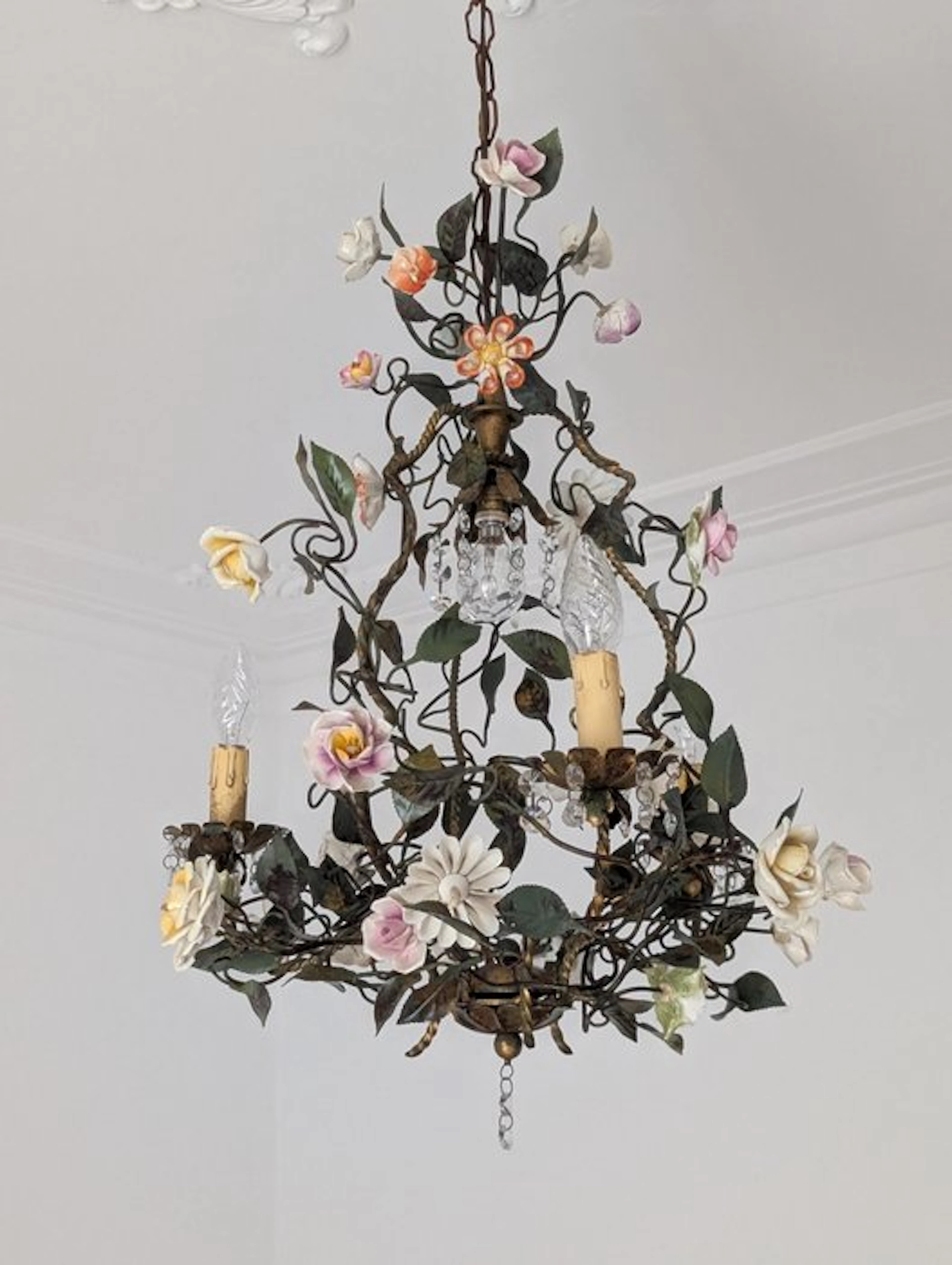 Chandelier - Iron - Ceramic rosettes
