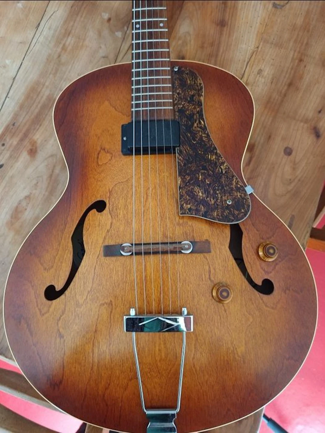 Godin - 5th Avenue - - Electric guitar - Canada - 2009