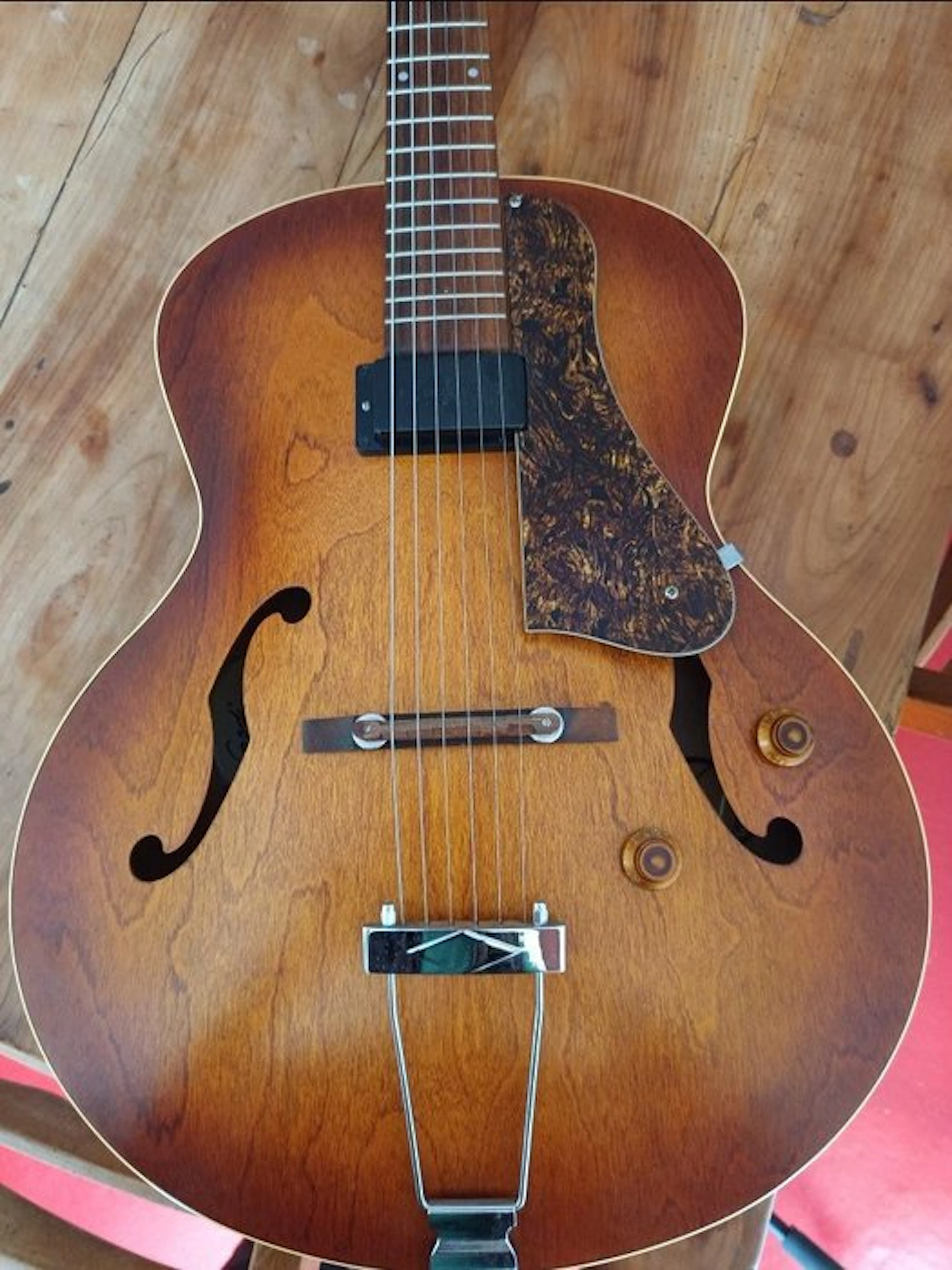 Godin - 5th Avenue - - Electric guitar - Canada - 2009