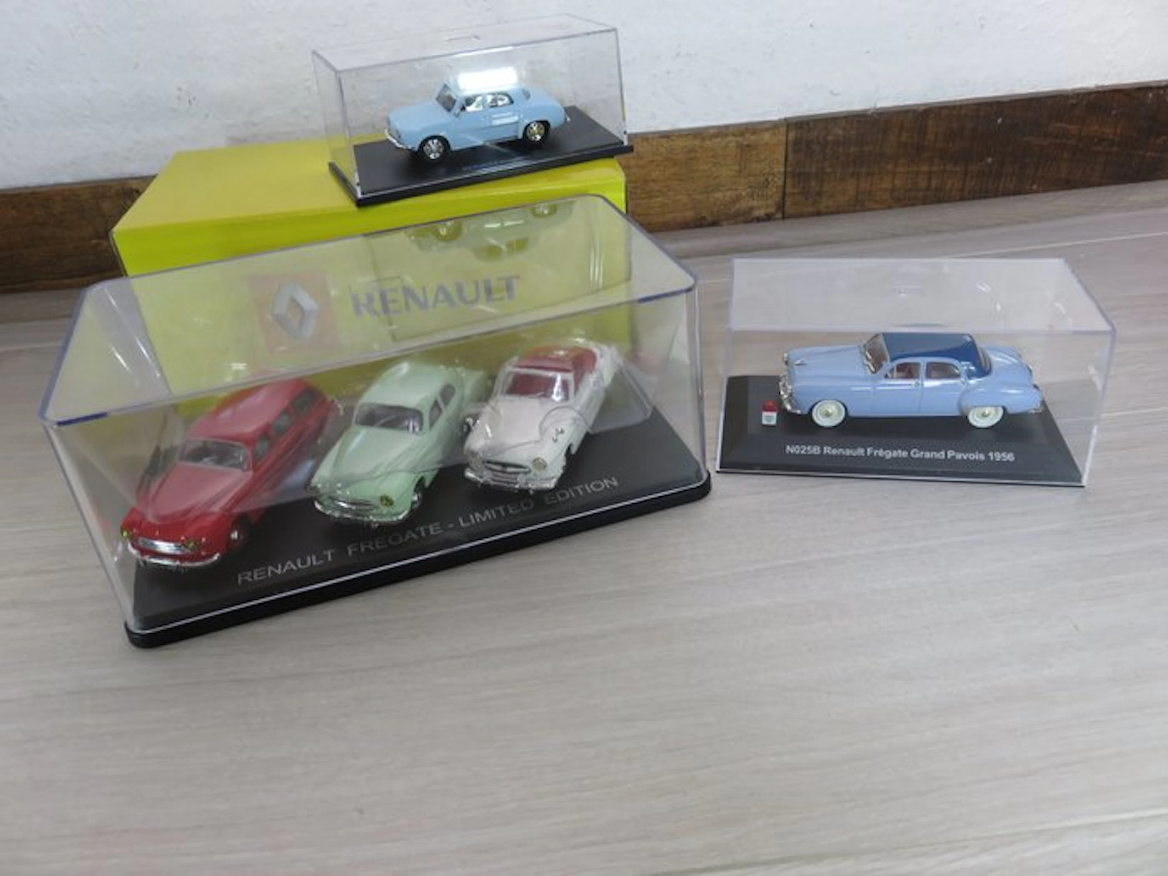 Eligor, Universal Hobbies 1:43 - Model sedan (5) - 4...