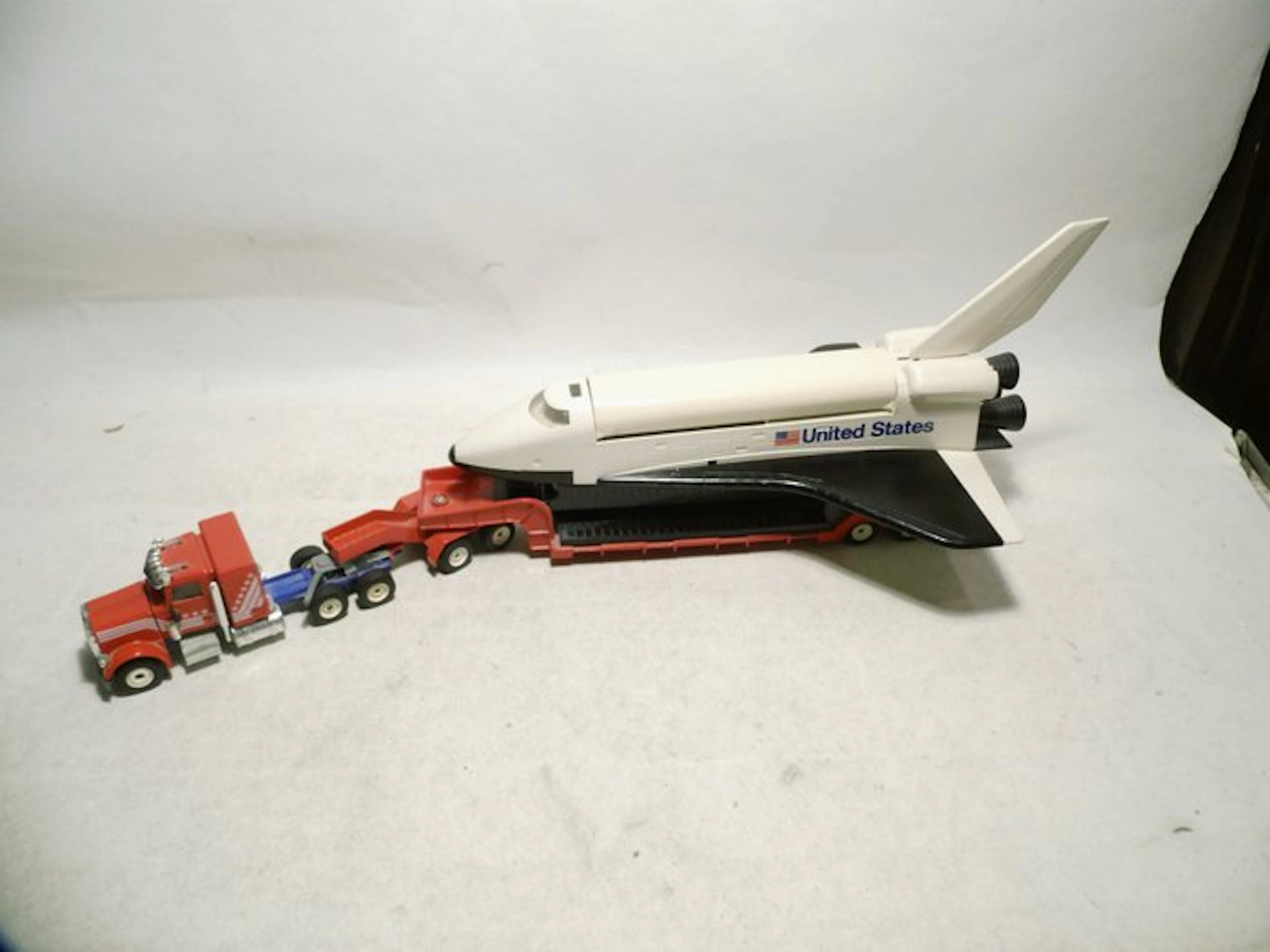Siku 1:50 - Model truck - NASA Columbia spaceshuttle met...