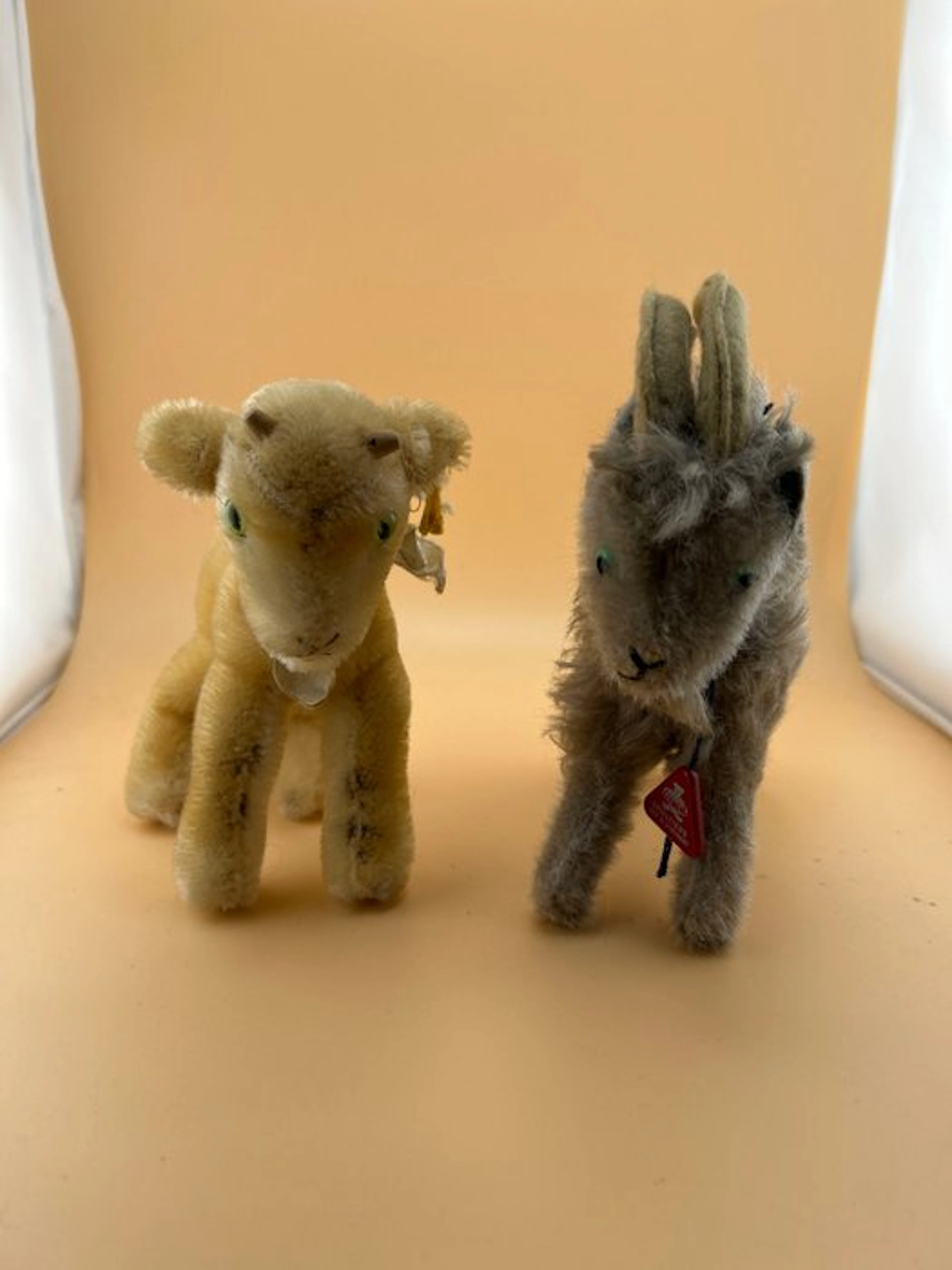 Steiff und Clemens - Plush toy Ziege (grau) und...
