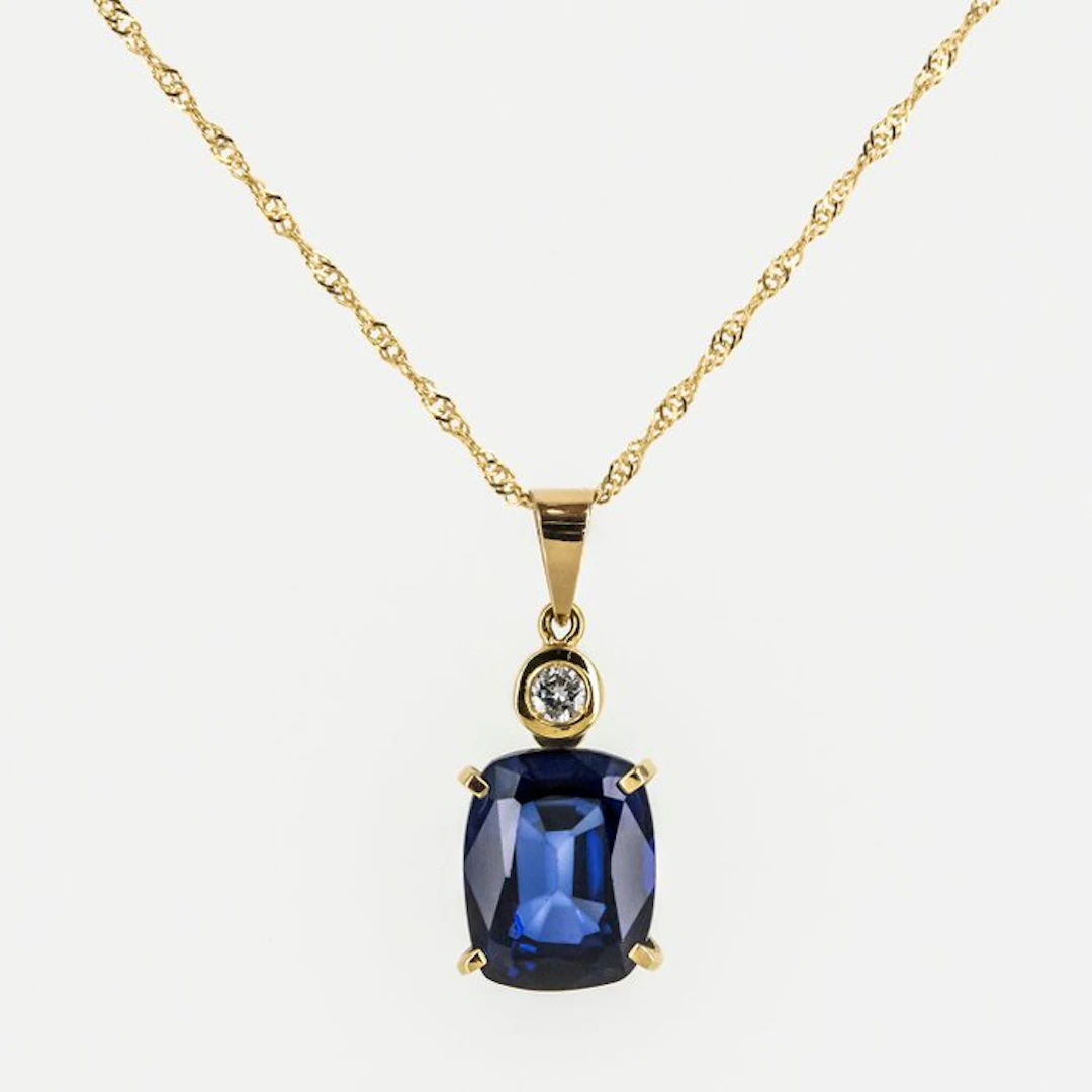 Pendant - 18 kt. Yellow gold - 3.08ct. tw. Sapphire - Diamond
