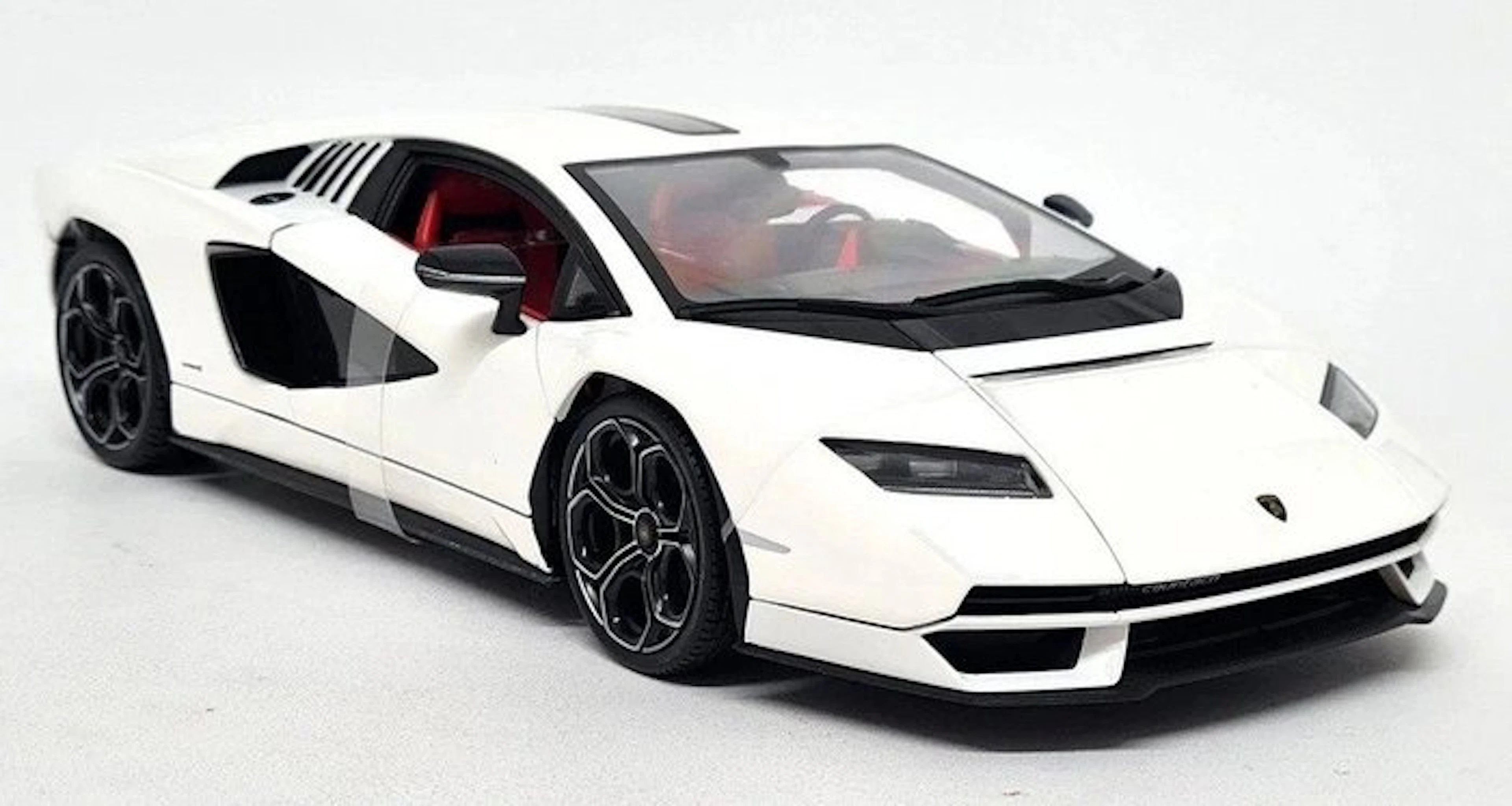 Maisto 1:18 - Model car - Lamborghini Countach LPI 800-4