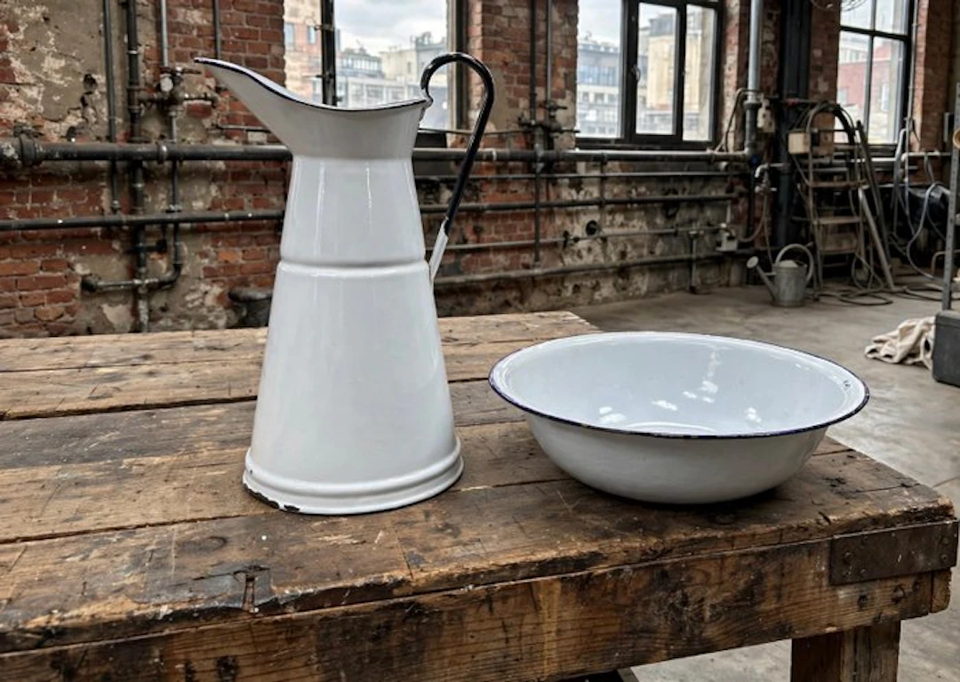 Industrial design Toilet set (2) - Smalterie...
