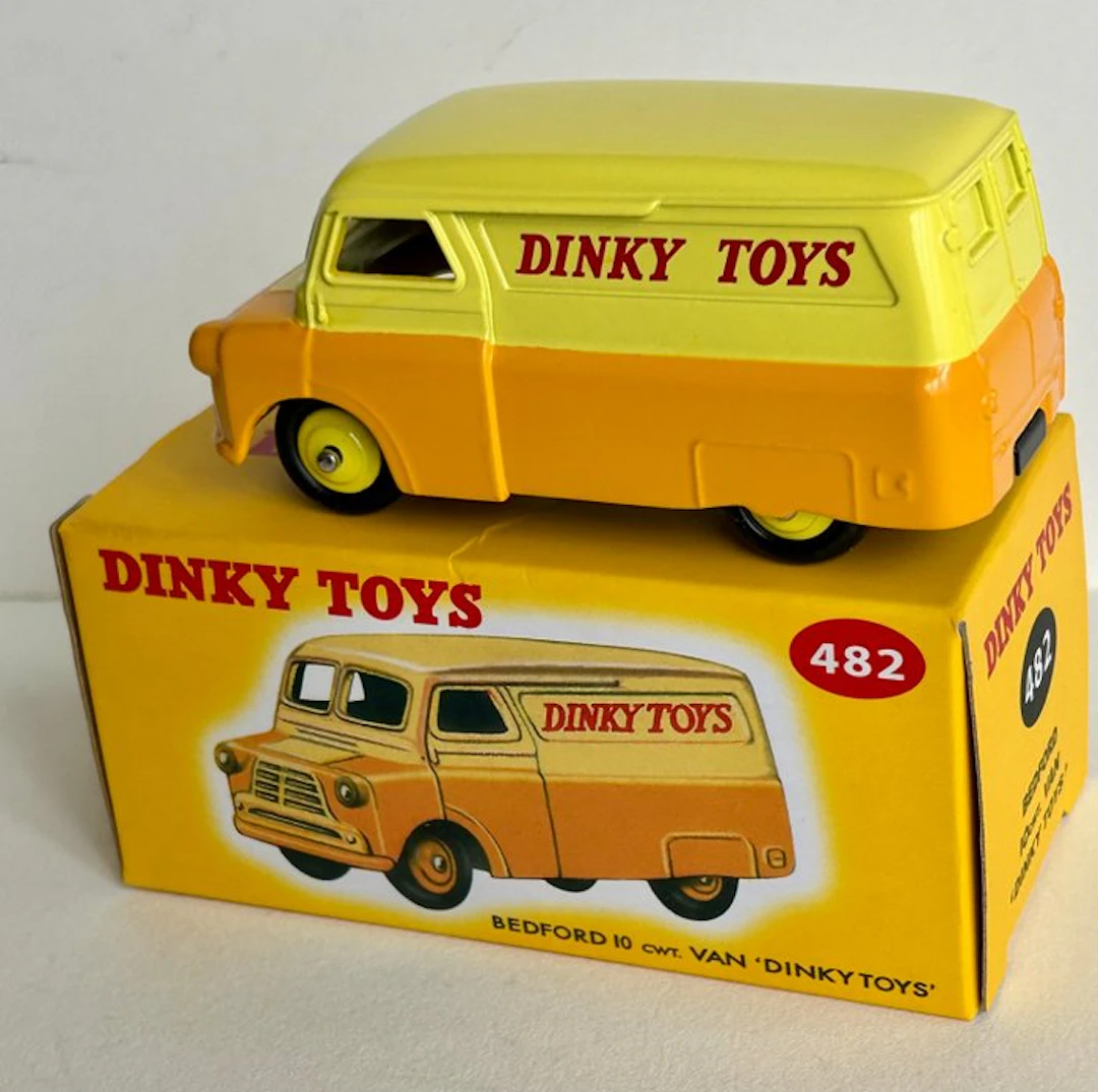 Dinky Toys 1:43 - Model van - Bedford 10 cwt
