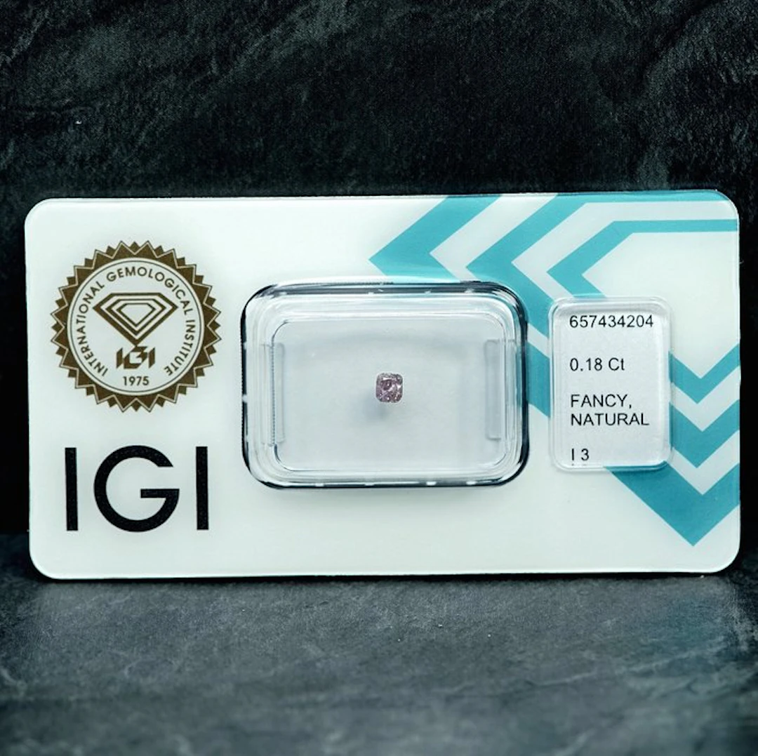 No reserve price - 1 pcs Diamond (Natural coloured)...