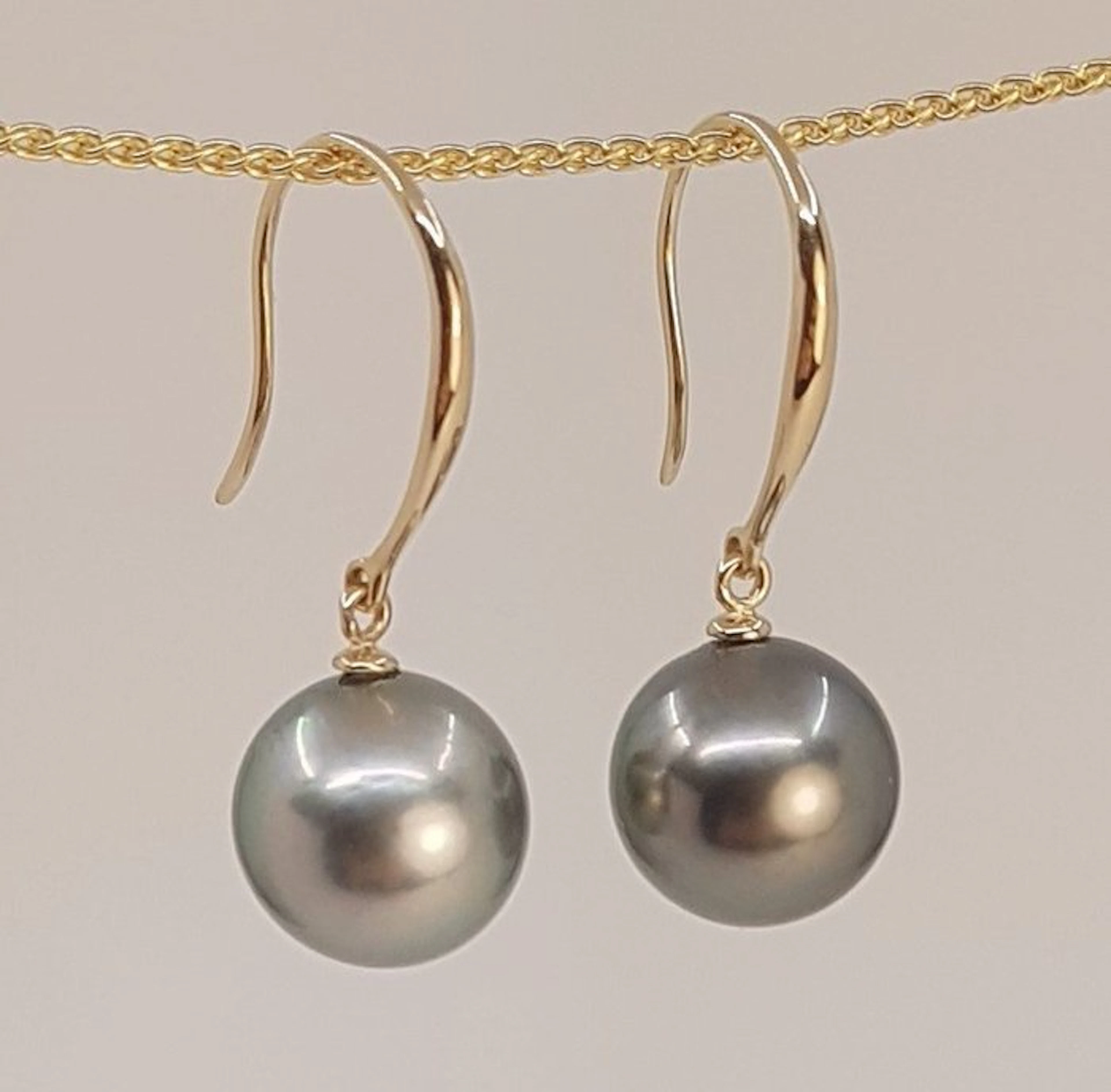 Earrings - 14 kt. Yellow gold - 9x10mm Tahiti Pearls