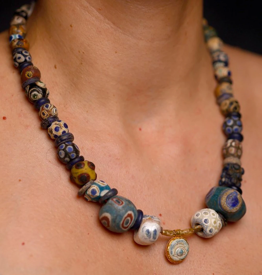 Phoenician Glass, Gold rare necklace with "eyes beads" - 26 cm